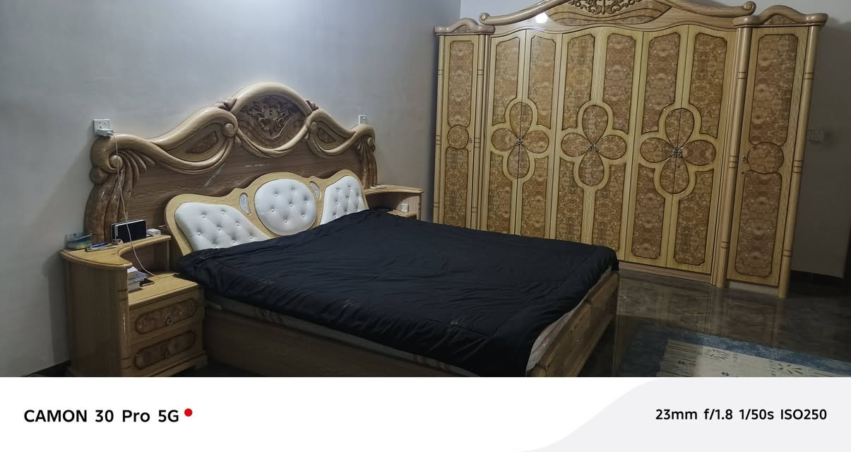 غرفه للبيع مستخدمه بحاله جيده جدا السعر 500 الف مع مجال بسيط
للاستفسار :***********
