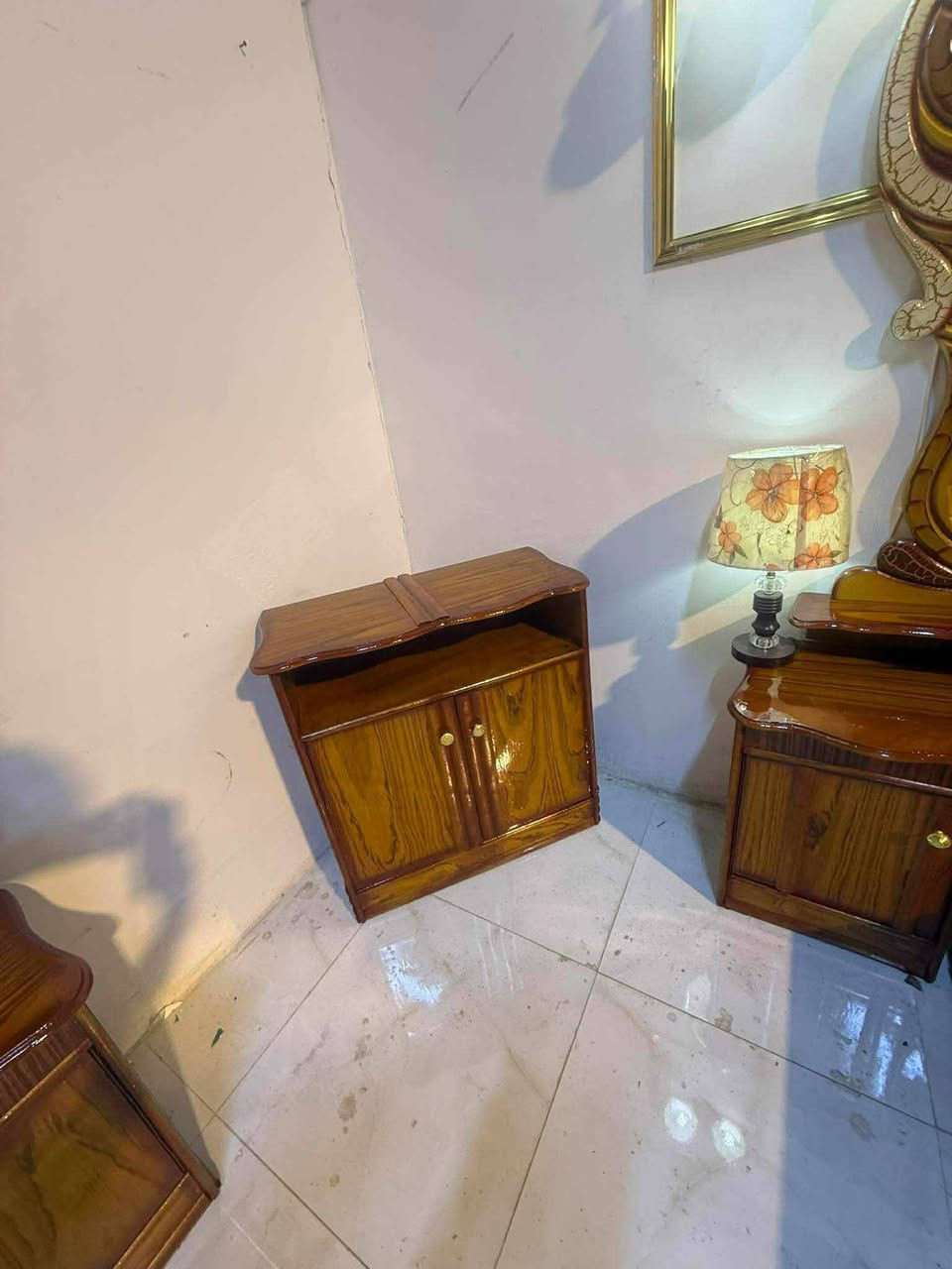 غرفه صاج  عراقيه صاج خشب وسط استخدام قليل نظيفه 6ابواب سعر 650 مع نقل 🚚مجاني لبغداد محافظات بكروه  
 
✅💖.


**إذا كنت صاحب هذا الإعلان وتريد حذفه لأي سبب، رجاءا أرسل رسالة إلى الدعم الفني**