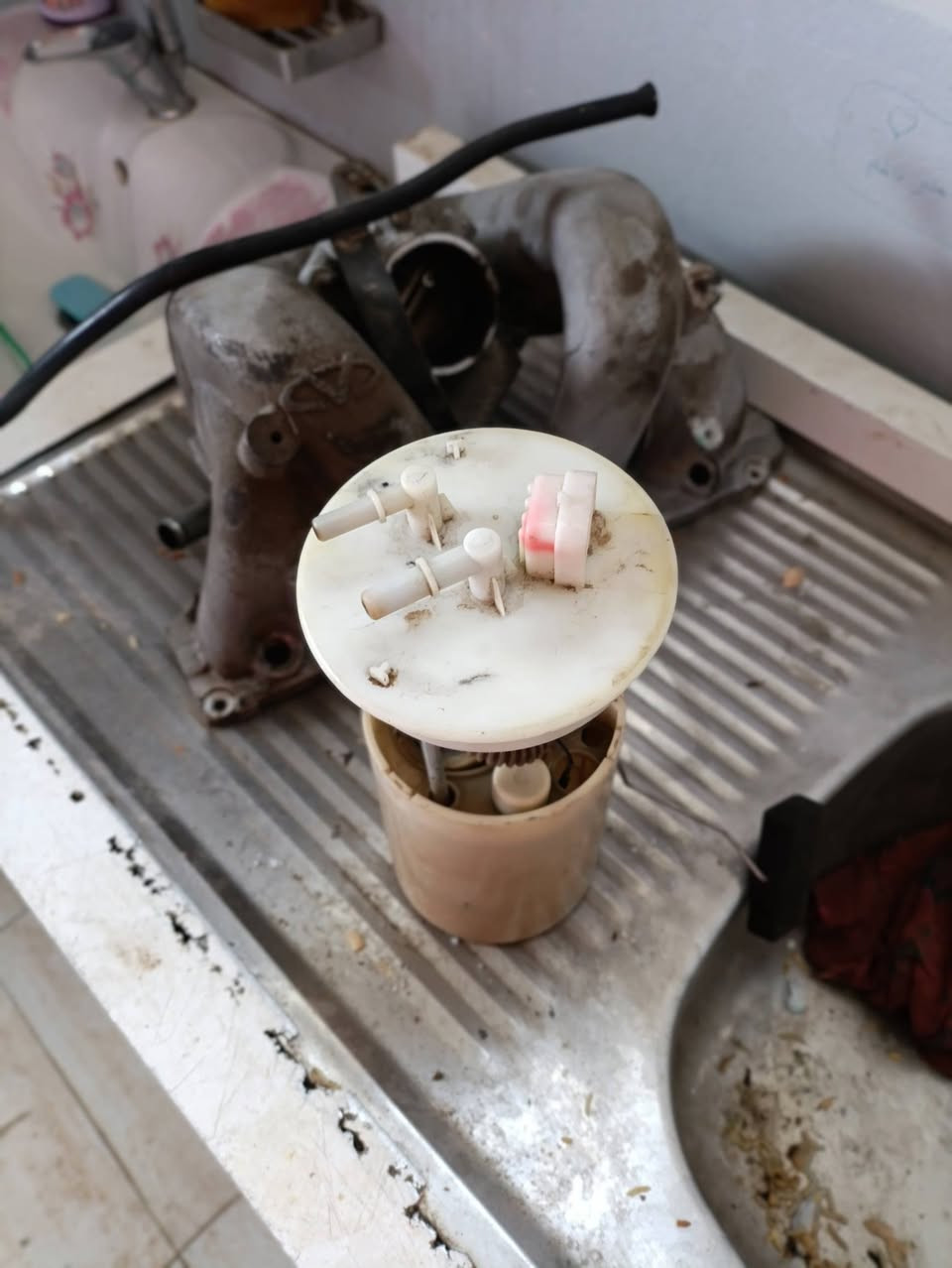 سلام عليكم عندي غراض مال حاويه مال شيري a5 مكان كركوك الحي العسكري كلشي بسعره ***********
