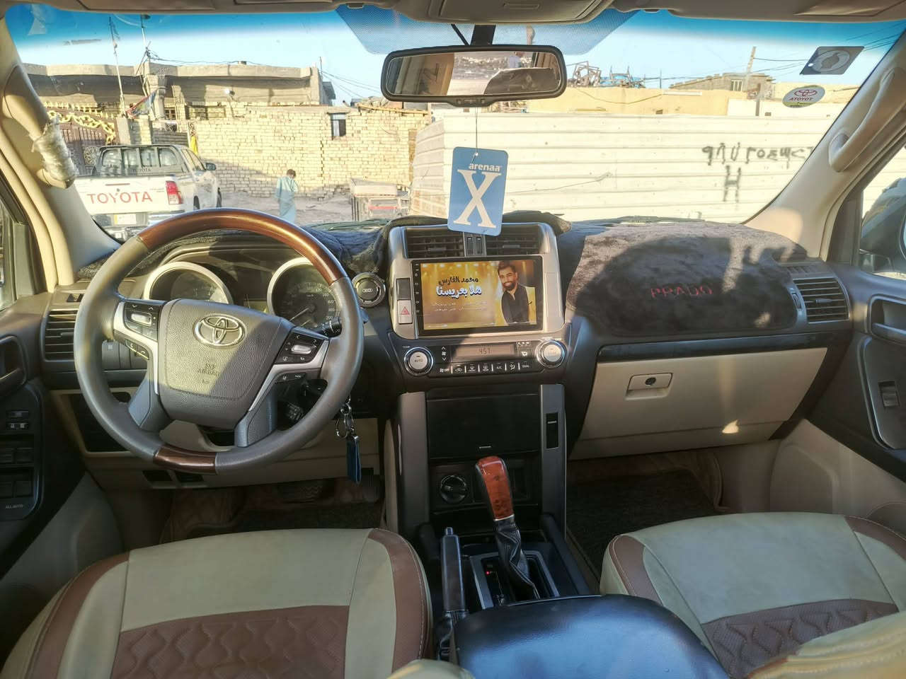 السلام عليكم
سيارة برادو للبيع موديل 2010
سيارة فول مواصفات بيها جاملق و باب صبغ بيهن السبب شخوط لا معجون ولا ضربة 
مكينة 4 سلندر نضيفة حيل
بغداد ب اسمي سنوية جديدة 
السعر 175 
*********** حي النصر
