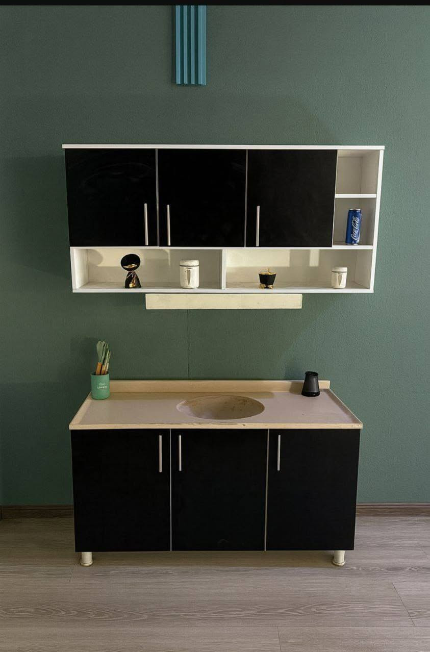 السلام عليكم
كاونتر خشب تركي mdf 

قطعتين. فقط 
قياس مترونص والسنك مترونص 
ارتفاع سنك 82 سنتيم مع مرمرة 
عرض سنك متر ونص  
عمق سنك 50 سنتيم 

ارتفاع ملحق 70 سنتيم 
عرض ملحق متر ونص
عمق ملحق 30 سنتيم
مكاني بغداد ويوجد توصيل للمحافظات


**إذا كنت صاحب هذا الإعلان وتريد حذفه لأي سبب، رجاءا أرسل رسالة إلى الدعم الفني**