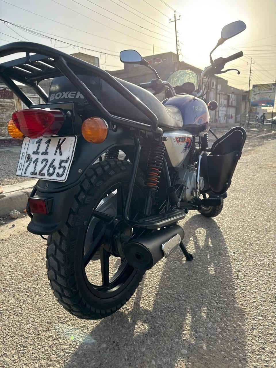 السلام عليكم بوكسر للبيع 2023 مرقم رقم انكليزي الدراجه بحالت الوكاله ماشيه 11الف السعر مليونين و300 وبيه مجال المكان بغداد  بغداد جديده لاتصال ***********
