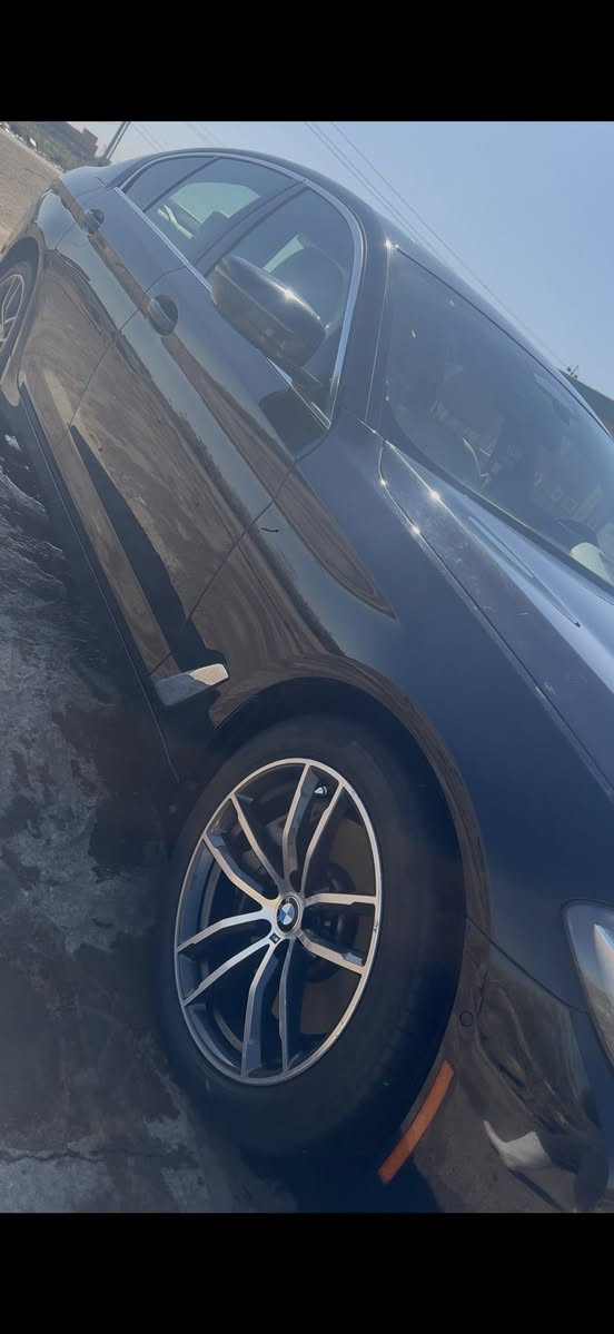 BMW 520i – M Package | موديل2021
• أم باكج بلادية – فول مواصفات

المعلومات العامة:

• محرك 6 سلندر توين باور تربو –

• المسافة المقطوعة: 72,000 كم

• گير أوتوماتيك

• عدد السويچ: 1

• ضمان دولي

• الرقم: دهوك

• تحويل ثاني يوم

الحالة:

• كلين تايتل

• ما بيها ربع مصرف

• تبديل دهن بالعروش

• مكينة، گير، صدر وكلشي بشرط الفحص

أنظمة الأمان والمساعدة:

• إضاءة LED متحركة

• رادار كبير

• حساسات 360°

• كاميرات 360°

• نظام النقاط العمياء

• نظام الاصطفاف الذاتي

• أنظمة قيادة متعددة

الداخلية:

• داخلية نظيفة جداً

• مقاعد جلد اوف وايت

• ستيرن جلد

• تحكمات ستيرن

• شاشة كبيرة

• إضاءة داخلية بيانو

• دخول ذكي

• فتحة سقف

مواصفات إضافية:

• نظام توازن وثبات

• مانع انزلاق

• ABS

• مثبت سرعة

• مرايا كهرباء قابلة للطي

• ويلات M أصلية وفچ M pro

• ⁠تايرات جديدة 

السعر:

• 395 ورقة وبيها مجال 

للتواصل:

• ***********
