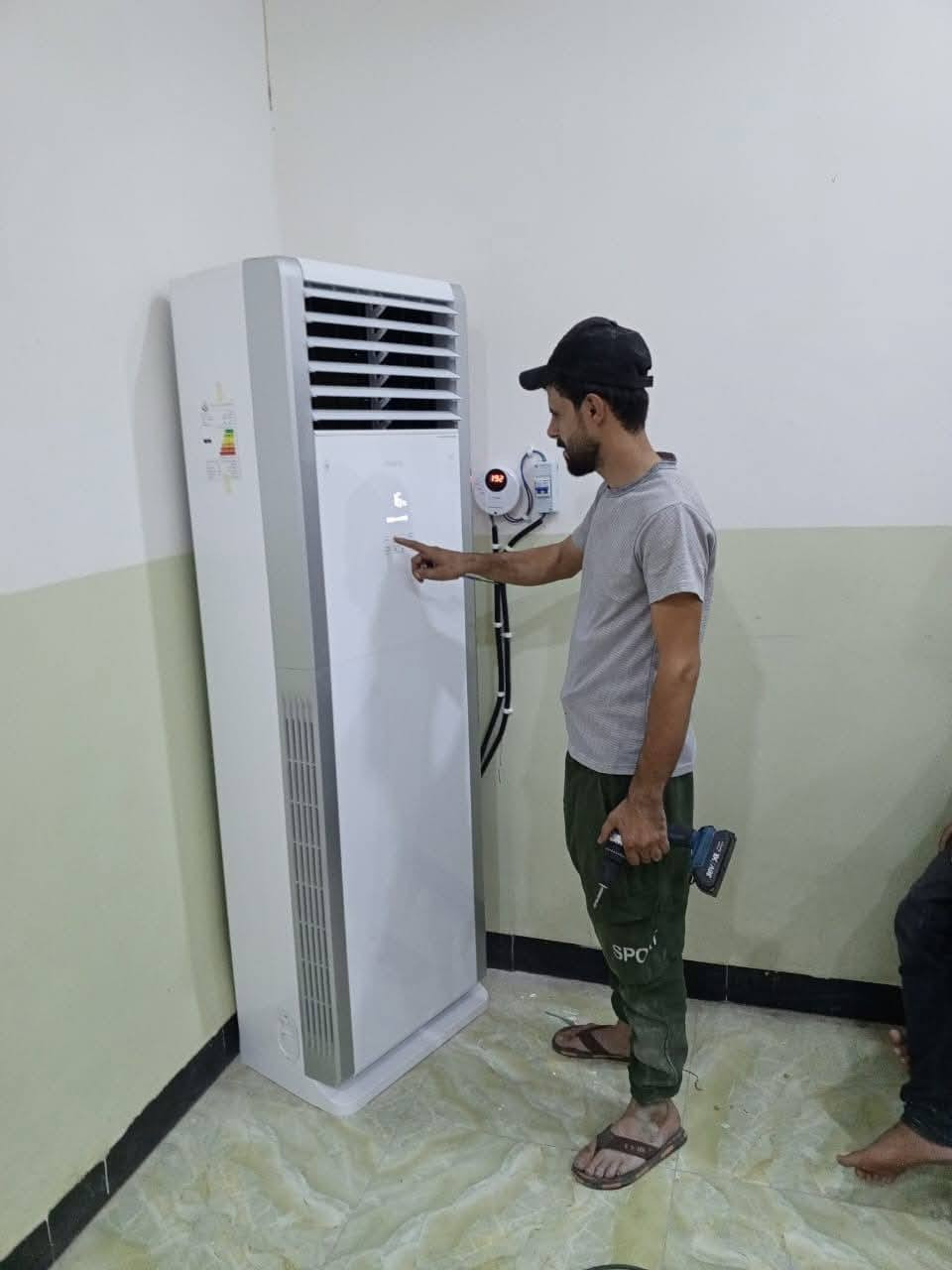 🌹لسنا الوحيدون ولكننا الافضل🌹
💎وجودكم في صفحتنا يزيدها تميزا ✨
#اسعد_الله_اوقاتكم_بكل_خير _متابعينا_الاعزاء
👍👍لسنا الوحيدون و لكن  عملنا يتكلم .
💢 يعنى عندك صيانة أو تنظيف لا تحتار   سبلتك مابي برودة🥶 لا تحتار🤔 سبلتك دفع الهواء ضعيف🤔 لا تحتار، إتصل بينا 📞 و راح نجيك لباب بيتك .. 
   ماعليك فقط الاتصال بمركز خدمة العملاء  ☎️ورشة حسين الهندسيه 
***********
***********
***********
...أو مراسلة الصفحة
🟥  تنظيف موقعي  لجميع الدوائر والشركات مع الضمان 👍💪 سمعتنا 
🟥 صيانة - شحن غاز إيطالي مع الضمان - نصب - غسل عمل فاكيوم .. 
💬 فـي حال عدم اتصالنا بكم يرجى ابلاغنا بالامر او مراسلة 
📩 للاستفسار يرجـى مراسلة الصفحة ا
