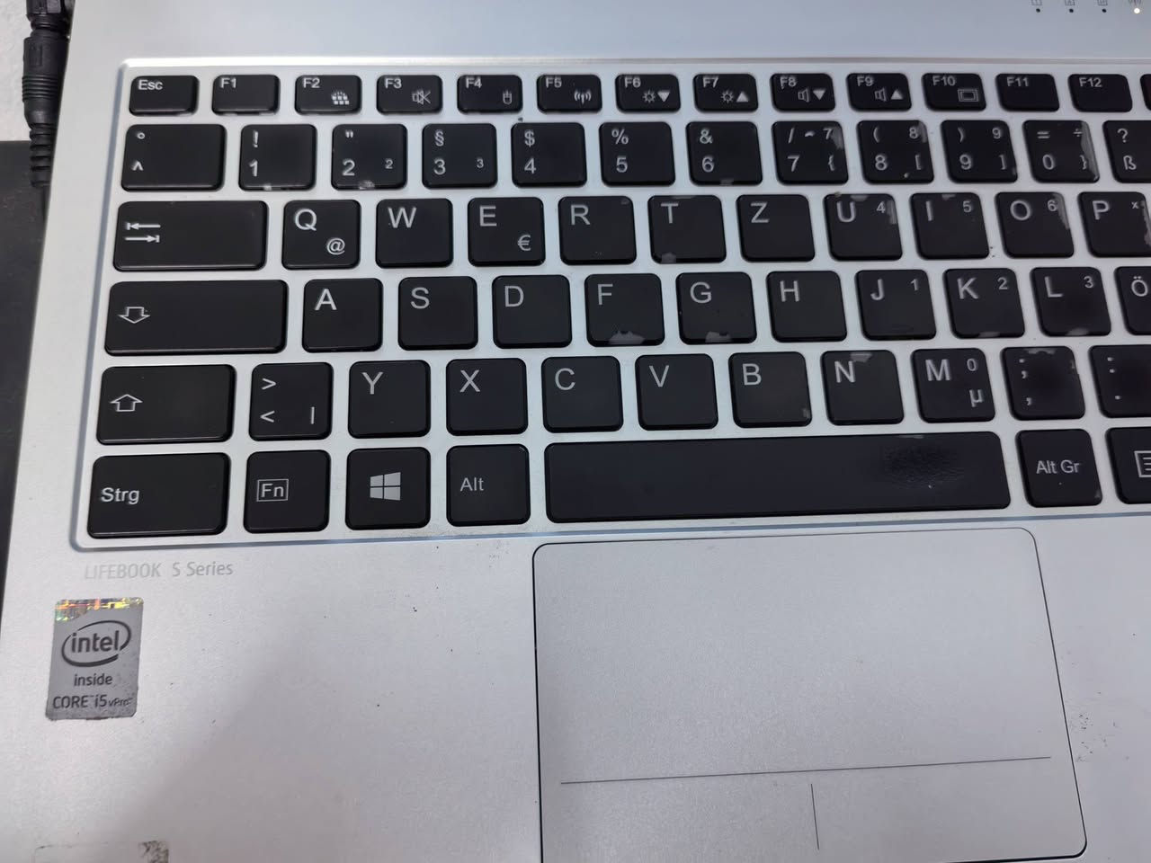 حاسبة فوجستون
Core i5  جيل 3
 Ram 8
Hard 500
يحتاجله windows
سعر ٦٠


**إذا كنت صاحب هذا الإعلان وتريد حذفه لأي سبب، رجاءا أرسل رسالة إلى الدعم الفني**