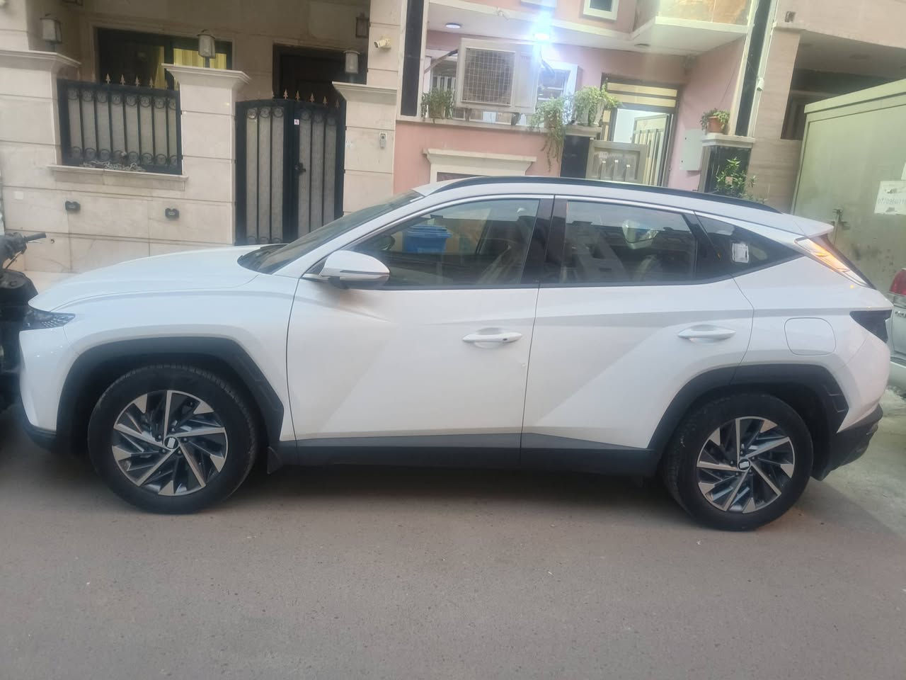 السلام عليكم
توسان 2024 خليجي ماشية 23 الف بيها طختين صغار منزلها مع الصور كير مكينة حدادية مكفولة

حساس امامي خلفي

داخل اليض

كشنات كهرباء

كاميرا

شاحن واير لس

شاشة اصلية 

هندر بصمة

اوتو هولد

بصمة 

السعر222 

مكاني الاعظمية 

***********
