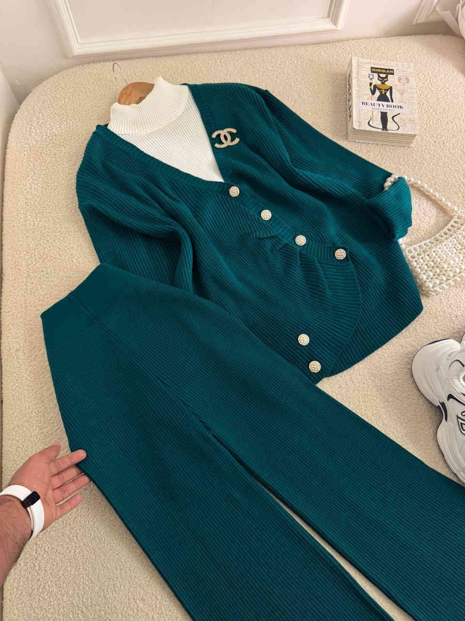 🌸  سوت تريكو صوف ناعم🌸

السعر ⚡️ 22

القياسات- فري سايز 
للحجز خاص او واتساب ***********
