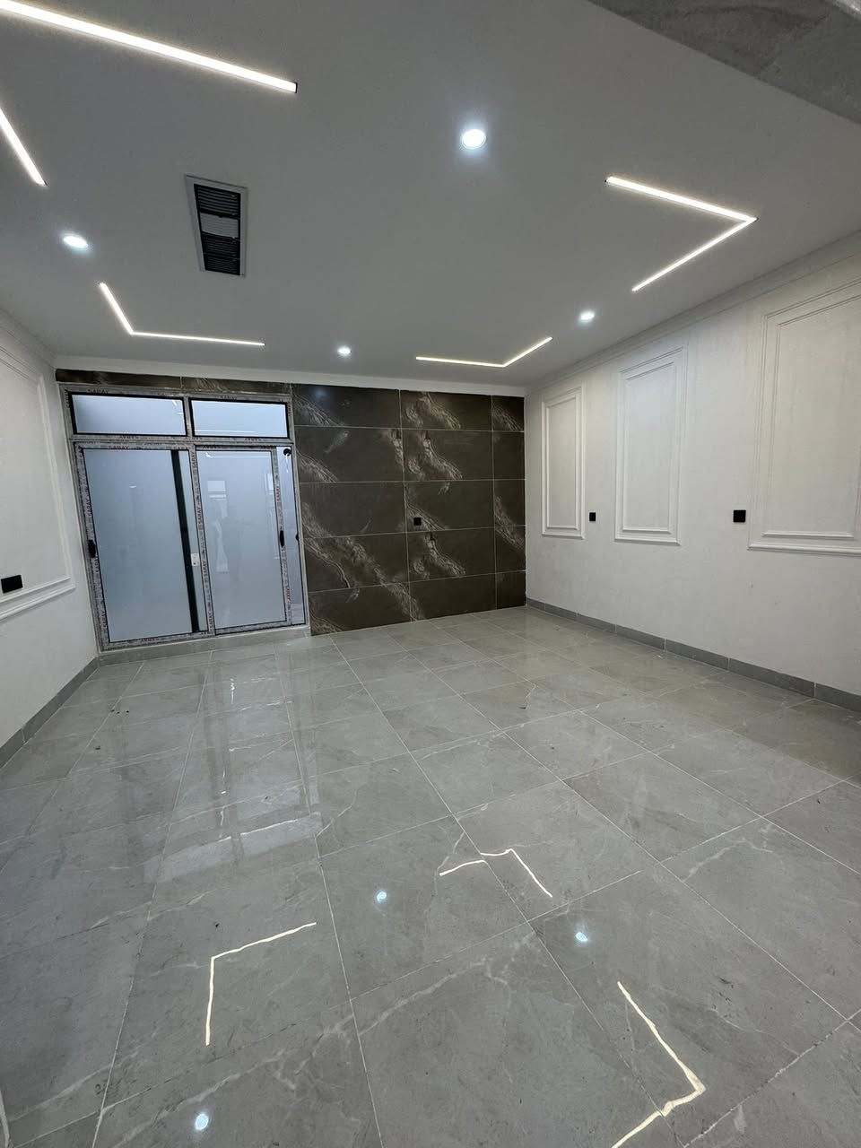 🏡منزل مساحة 140متر للبيع في حي #هفالان سروران 
خانوو بۆ فرۆشتن لە گەرەکی #هەڤاڵان
————————————
•🚗 كراج للسيارة
 •🍽️ مطبخ
أستقبال 
 •🛋️ صالة واسعة ومريحة
• عدد الغرف: 4 غرف نوم
 •🚿 2حمام
📍الومقع :-(هفالان قريب عل شارع كوية)
————————————
للتواصل:-
***********📞كورك
***********📞 اسيا
————————————
📍موقع عقارات جميل:- اربيل هفالان خلف مطعم باب الحارة 
 https://maps.google.com/?q=36.194012,44.049461
—————————————
