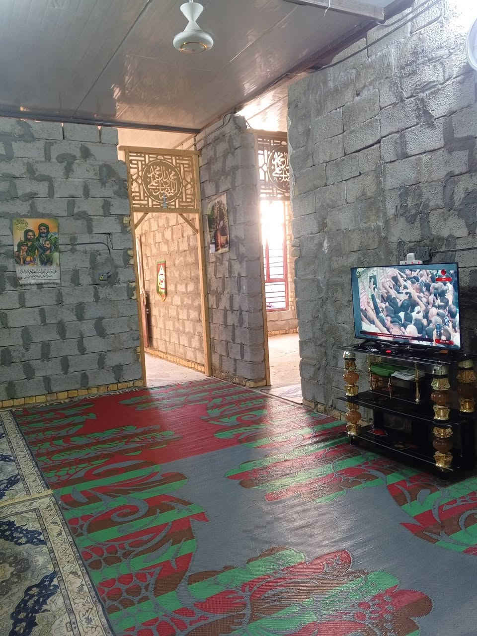 مشتمل مساحة 105مربع سند 25 جهة الكورنيش غرفة وهول مطبخ استقبال سقف سندويج الارضيه رفته السعر25وبي مجال ***********
