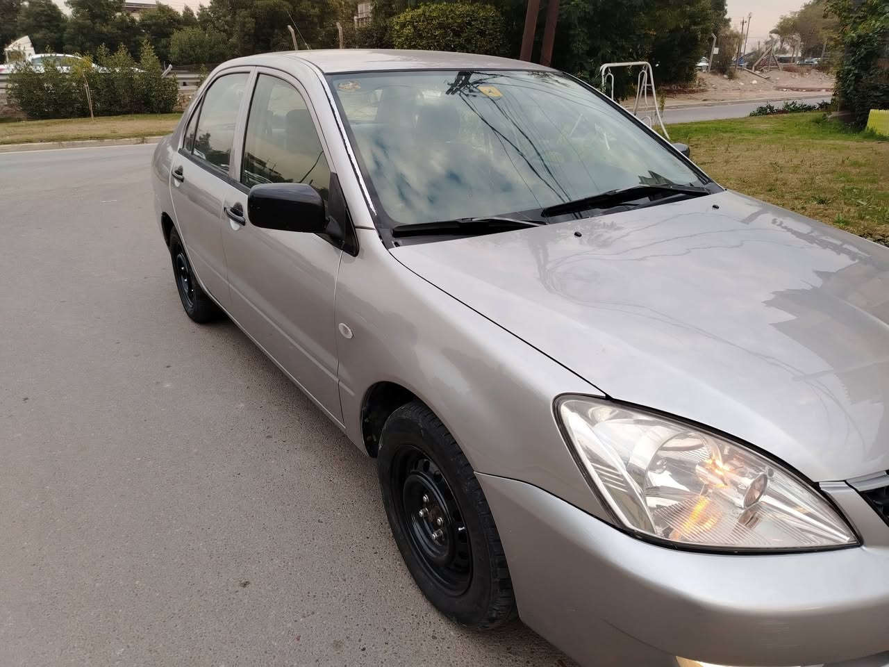 السلام عليكم لانسر موديل 2007 محرك 1500 اوتوماتيك تبريد تدفئة سنترلك تخم باتري جديد تبريد
 تدفئة تحكم مري شاشه تخم سماعات سوني سياره صبغ
 عام جماليه وعندي اكثر من فيديو مصورها ع بلاد وصور
 تحكم سعر 74 وبيها مجال للاستفسار على رقم *********** مكان حي الخضراء
