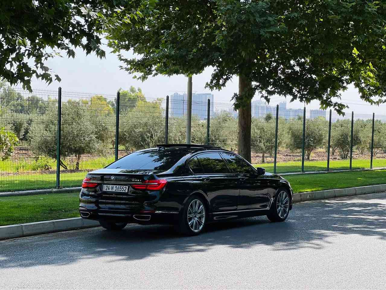 BMW 740 iL 
2019
Clin taytl
فول فول مواسةفات 
هةتا
جةگ 
سماعةي هارمان كاردون
دةرگا شةفط ١/١ 
وارد كةنةدي 
سةنةوي هةزة و رةقةم هةموو شتيك نويية
تحويل وكالة بةشةرت
گير و مكينة و اكسل بةشةرت 
سةيارةكة نمونةية لة جواني 
رةنگي رةش قةتران 
كاربؤن كيت 
١٦٨ هةزار روشتوة 
٣ جئي تةعديلي هةية 
شوين هةولير 
*********** 
عربي 
سلام عليكم BMW740LI
فول فول قبات مواصفات 
حتا دبل هوايي جگ 
باب شفط و سماعة هرمان كاردون
١/١  
سيارة وارد كندي 
بدون سبغ كفالة
بيها ٣ مكان تعديل 
تحويل وكالة نفس اليوم
كير محرك اكسل كلة جديد   
سنوية هزة رقم كلة جديد 
مكاني اربيل 
رقم *********** 
خابرني تدلل أربيل, العراق
