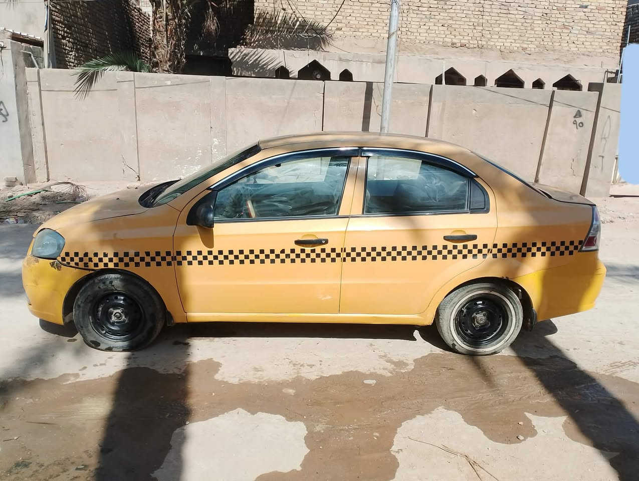 افيو خليجي محرك مفتوح هيئه وغرامات مصفره السياره رقم انكليزي والسياره باسمي تبريد شغال السعر 60 وبيه مجال بسيط مكاني الديوانيه ***********
