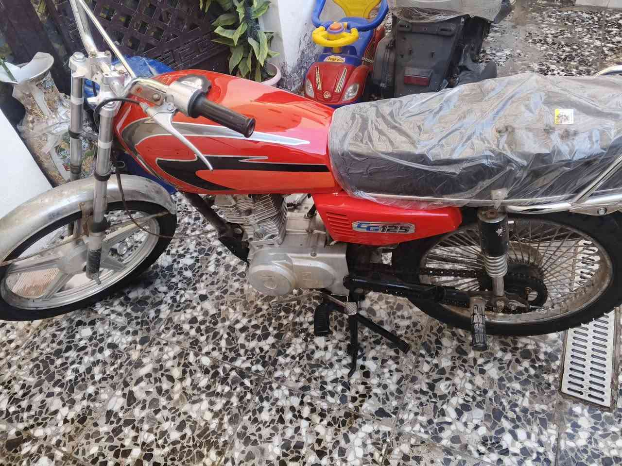 سلام عليكم ورحمه الله وبركاته تايكر للبيع مابيها اوراق اكفلها نكره هندر واحد مكينه متياز اصلي السعر 350 وبيها مجال الرقم ***********
