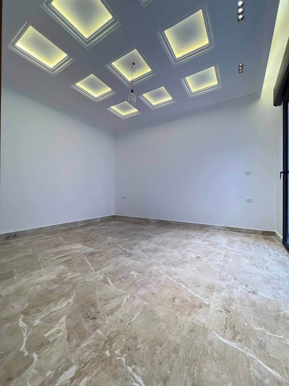 جزء من أعمالي جميع أنواع الصبغ والديكورات وباسعار مناسبه
للاستفسار اكثر الاتصال بل رقم ***********
