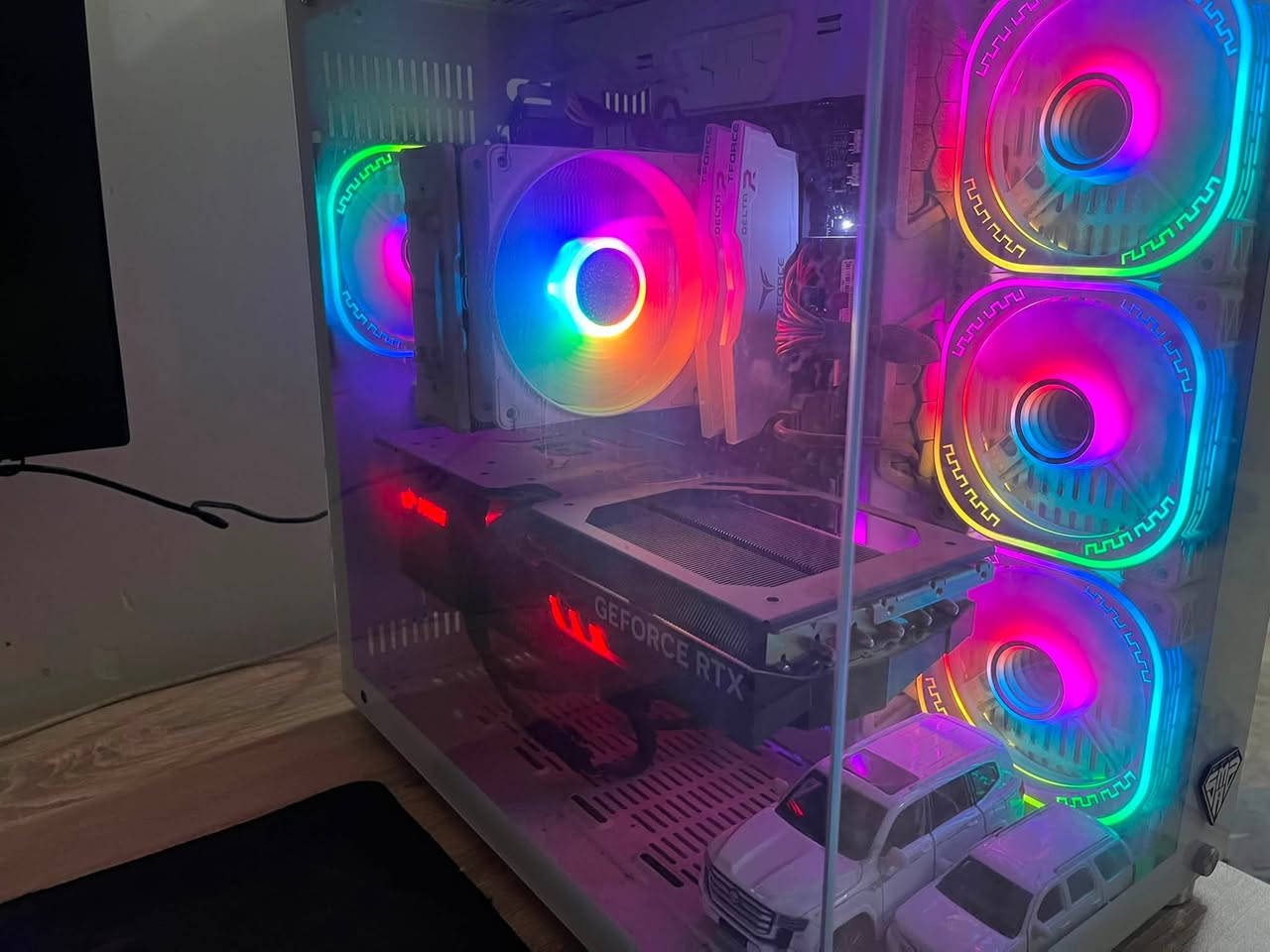 السلام عليكم pc وشاشة وملحقات للبيع
التجميعة:
Intel i5 13400f
Deepcool ag400 مبرد
Asus tuf gaming b760-plus wifi D4
Ram 16gb T-force delta rgb 8x2 3600mhz
1tb ssd m.2 nvme lexar
Rtx 4070 msi gaming x trio
(اقوى من ال5060ti 16gb)
700 watt psu thermaltake
Case mass m04 7fan rgb
الشاشة
Lg UltraGear
2k
165hz
1 ms
Ips
27 inch
التجميعة مثل ما بالصور واحلى تخبل وجديدة نضيفة والقطع كله من احسن النوعيات المذربورد فئة b والحجم الكامل بيها منافذ كلش هواي وتسمح وقابله جداً للتطوير وكارت الشاشه كلش قوي واحسن نسخة من msi وواضح من حجمة يعني انسى شي اسمه حرارة واقوى واحسن من ال5060ti والكيس بي فانات وتكدر تغير الوانهم اي لون يعجبك بضغطة زر
والشاشة الوانها تخبل والسوادات بيها كلش حلوه وسرعه استجابة بيها فول يعني الوان ولعب سلس

ووياهم ماوس لوجيتك g502
وسماعه هايبر اكس cloud alpha
وكيبورد ميكانيكي كلش سلس وحلو
وماوس باد فانتك 40x45

وجميع الكراتين مال كل القطع موجودة

مكاني البصرة القبلة حي الجامعة
***********
ما عندي توصيل

سعر كلشي مليونين وربع 2,250,000
