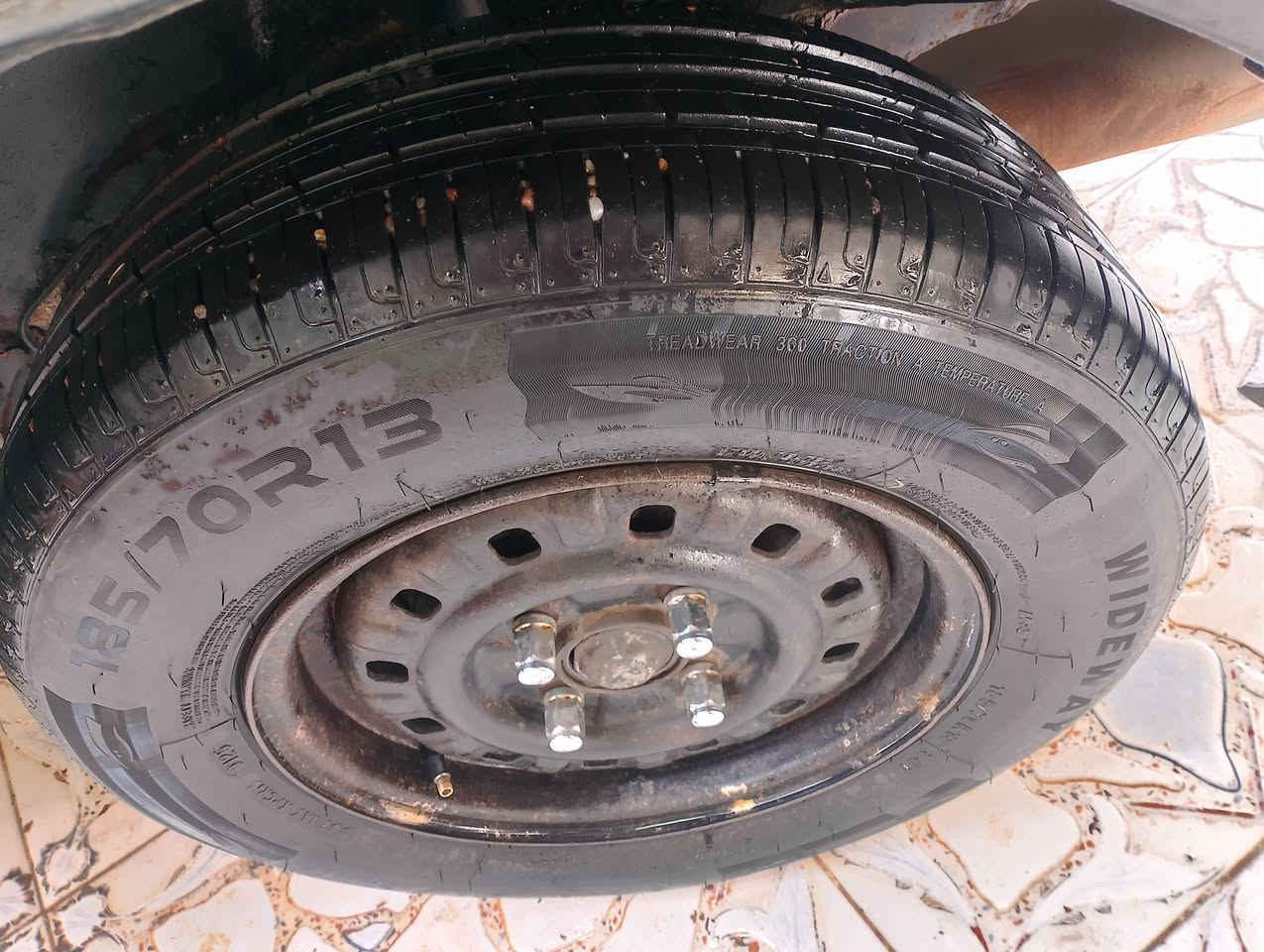 السلام عليكم سيارة فورد اسكورت موديل 1992 رقم نينوى اخضر كير ومحرك شرط الفحص محرك جديد مال گصه طخم جديد وايرمنيه كلها شغاله طخم تاير جديد سياره بدون ضرر كابون بانزين مابيها مامسجله داخلها كلش نظيف السيارة سنويا خضراء سنويا ساقطه بل 2019 السيارة مرسمه عليها غرامات 360 ألف السعر 13 بيها مجال للاستفسار الاتصال عل الرقم التالي ***********/*********** عنوان السيارة موصل حي الانتصار قرب بانزخانه الحاصود اقساط ماابيع نقد بس وبدون معارض بيع فقط ومدة ماابيع اخوان كل التفاصيل ذكرت
