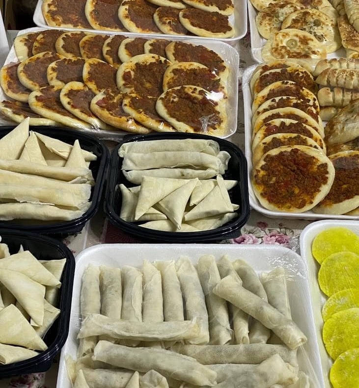 معجناتنا غير طعم 😋🥐
هشاشة بالعجينة، وحشوات تشهي، وطعم يرد الروح ✨
كلها تنعمل يومياً حتى توصلكم طازجة ولذيذة �