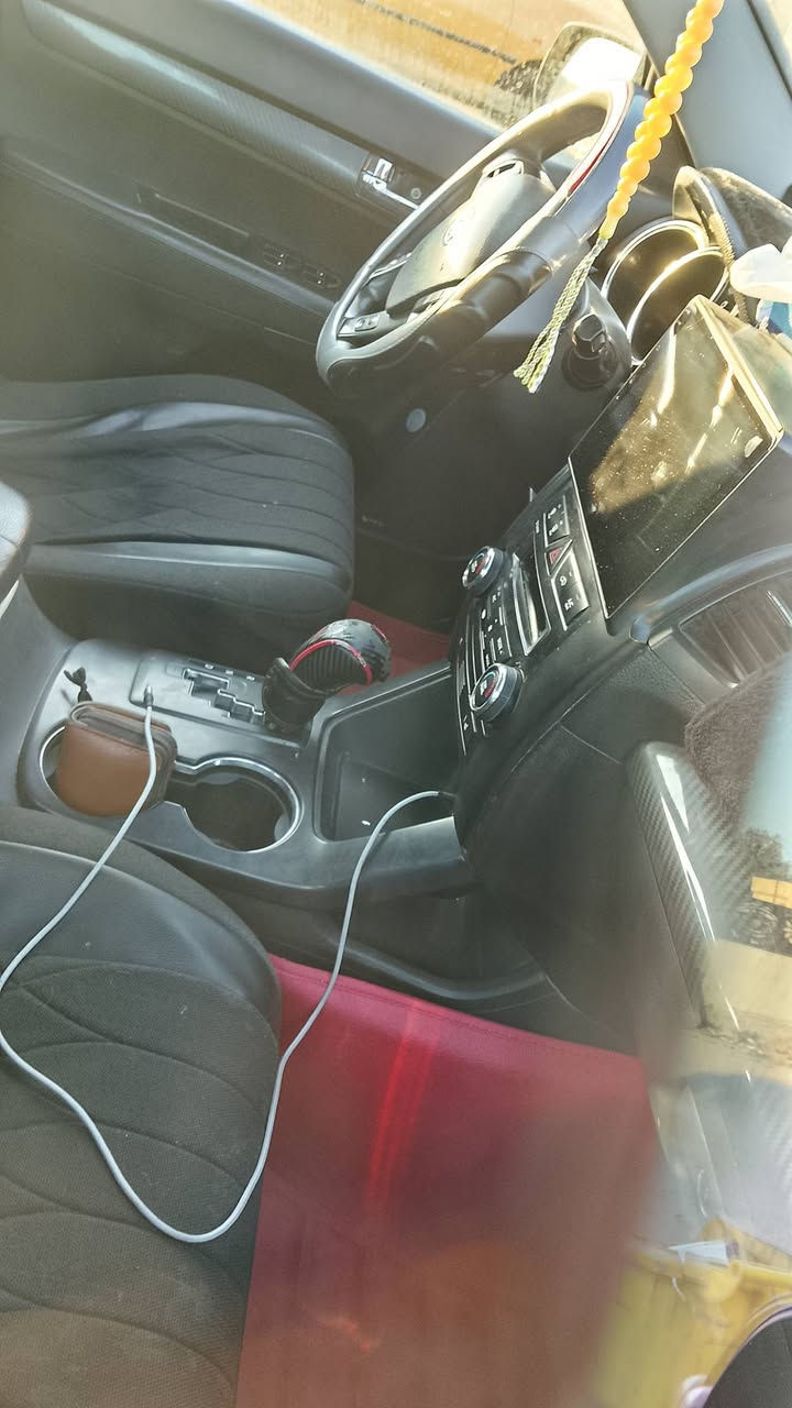 سلام عليكم من رخصت لادمن سورنتو موديل 11رقم بغداد بسمي تحويل ثاني يوم سياره فول ماصفات عده افتحه بيصمه تحكمات ستيرن شاير بل مري كامره خلفيه كشن كهربائي ثلث قطع تبريد سياره حيل حلوه بيهه 3قطع صبغ بدون دواخل سياره مال بيت سبعه راكب مكينه سته سلندر سعر 135وبيهه مجال لطيبين مكان سياره لحصوه ابو غريب   ***********
