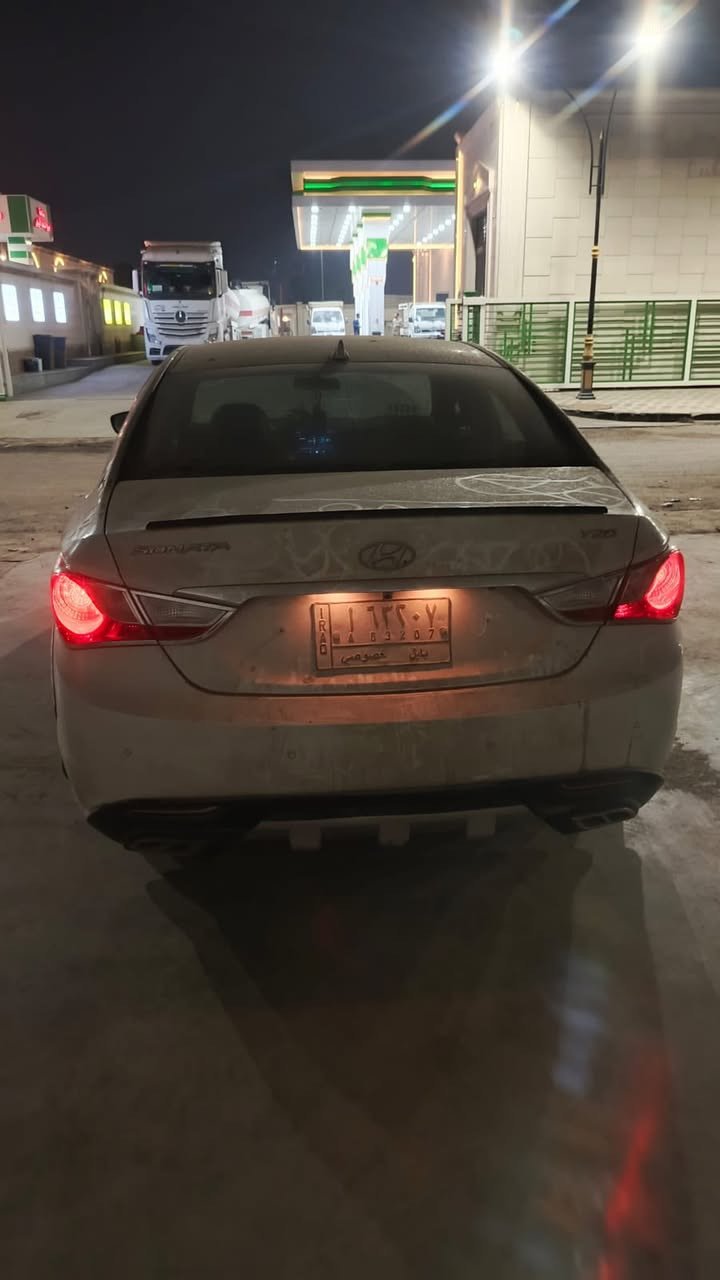 سلام عليكم بيع مستعجل سوناتة موديل 2013رقم بابل مكمل معاملتها بسمي يعني تستلم رقام انكليزي سيارة مكينة كير صدر امامي خلفي كلة مكفول تحكم ستيرن جهتين شاشة كأمرة كشنات جلد سيارة غاز مكفولة بدون صبغ بيها مكانات صغار فقط ولباقي مكفول مكاني بغداد معروضة 85رقم الهاتف ***********
