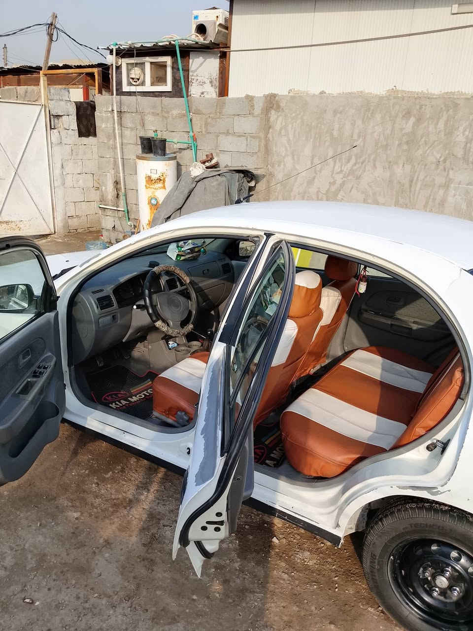 السلام عليكم كيا ريو موديل ٢٠٠٩شركه العامه شكل قديم سياره مكفوله قطره صبغ مابيها مكينه اوكير تخم تاير رقم انكليزي اوسنويا بسمي العنوان حي العامل قرب البيت الياباني موبايل ***********
