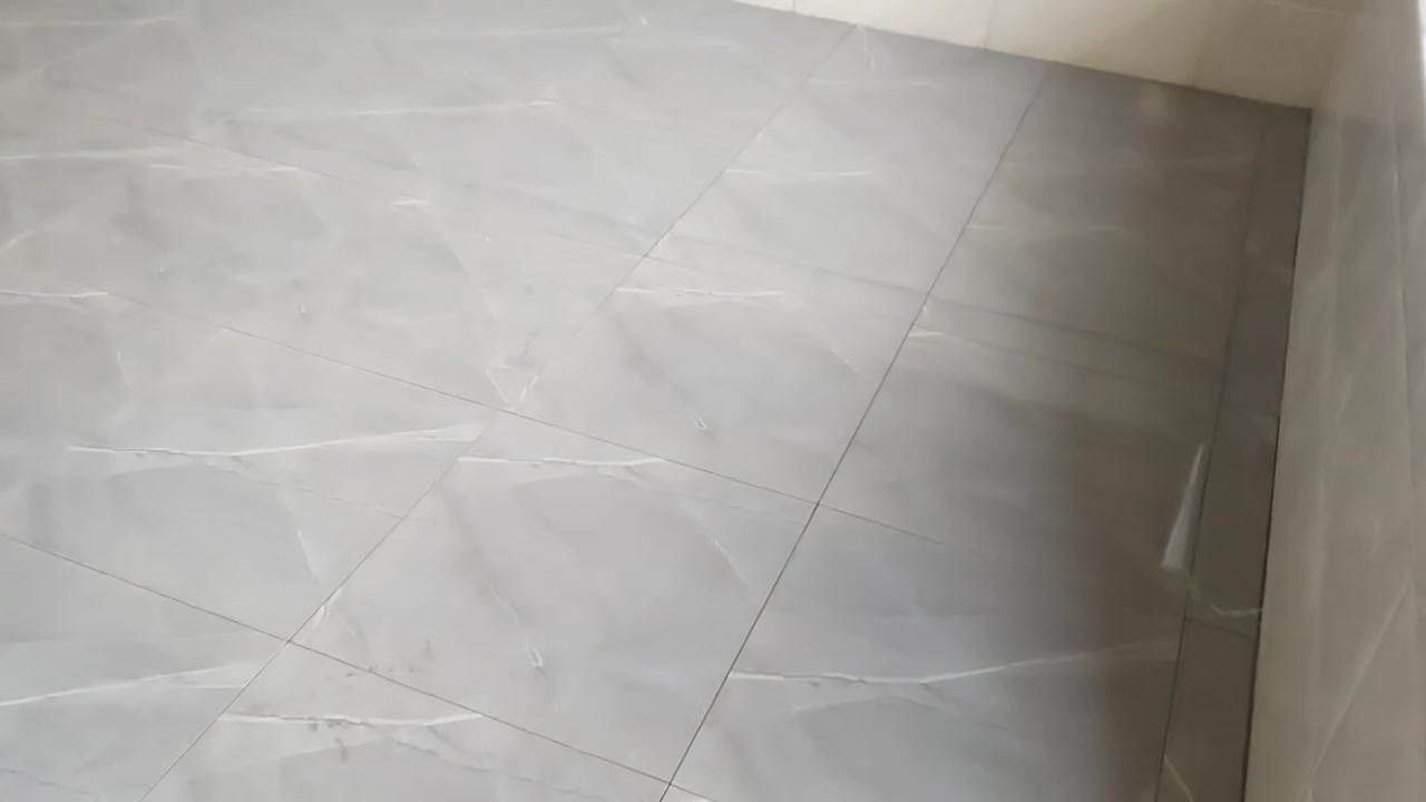 شغل سيراميك ارضيات جداري شغل درجة اولى وشغل نضيف ومناسب للاستفسار يرجى الاتصال على هد رقم ***********
