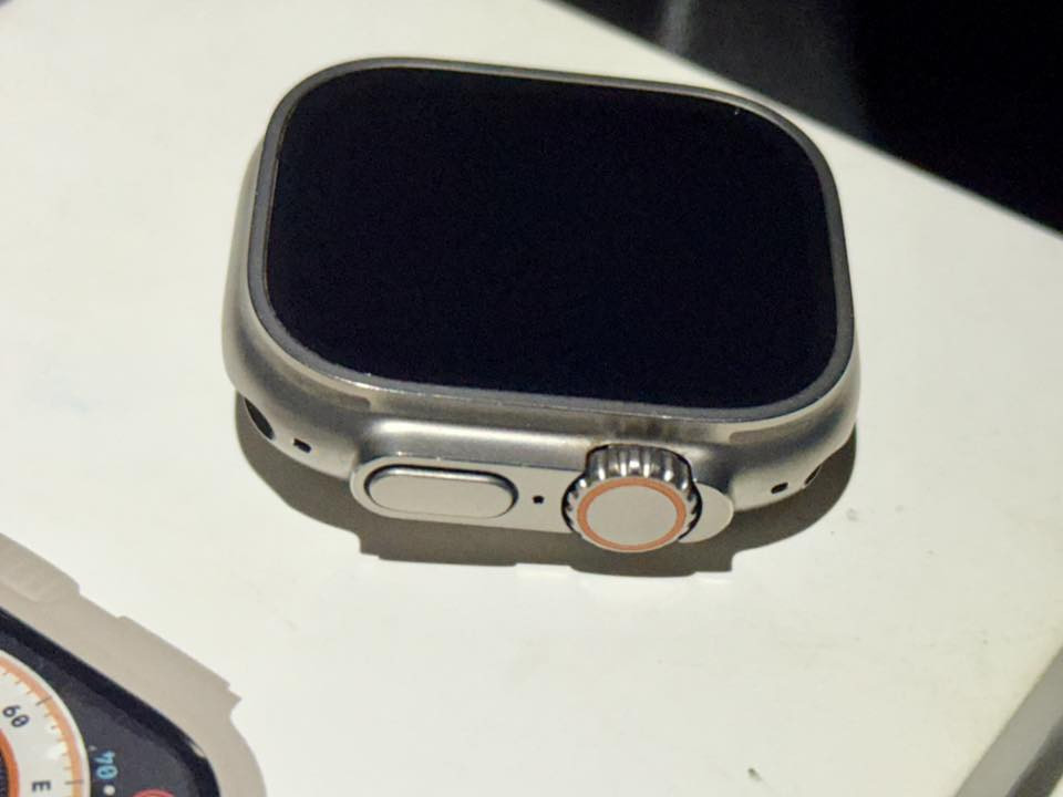 Apple Watch الترا 
استخدام جدا قليل بطارية 96%
السعر ٤٥٠ الف قفل 
***********
