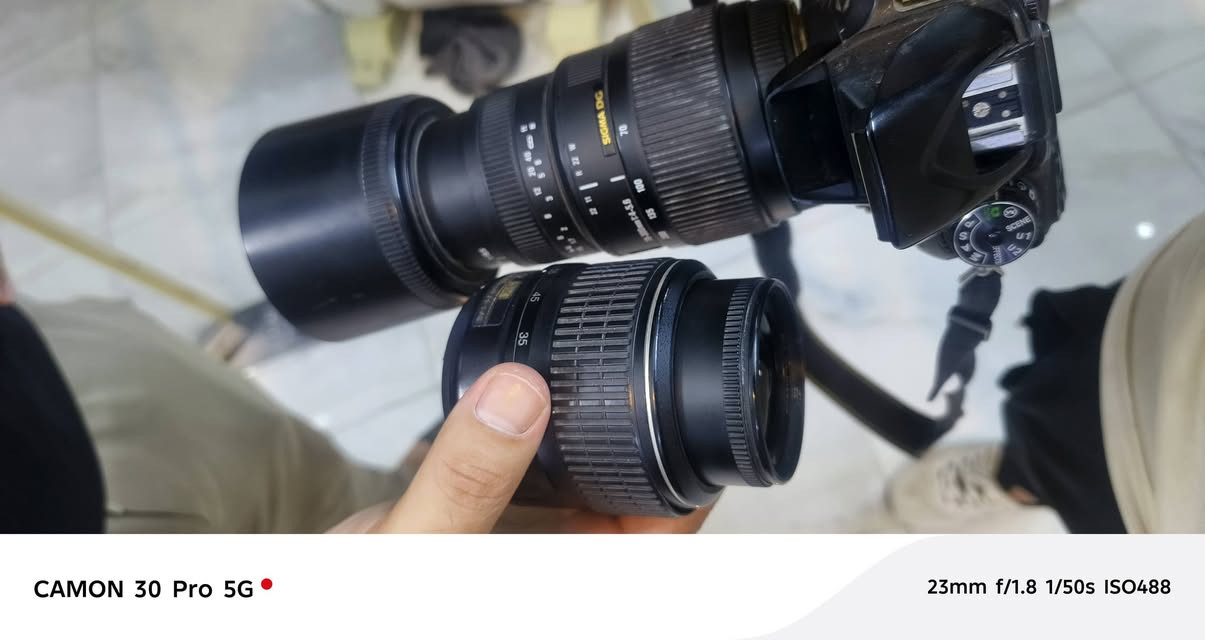 ​📸 إعلان بيع كاميرا احترافية Nikon + عدسة Sigma للتقريب
للبيع كاميرا Nikon (DSLR) غنية عن التعريف، بحالة ممتازة ومناسبة جداً للمصورين المحترفين وهواة التصوير الفوتوغرافي.

​تفاصيل العدة التقنية:

​جسم الكاميرا: كاميرا Nikon DSLR معروفة بدقة الألوان وسرعة الأداء في التقاط الصور.

​العدسة الأساسية: عدسة Sigma DG (العدسة الكبيرة) - عدسة احترافية ذات مدى زوم واسع (28-300mm كما هو موضح على هيكل العدسة)، وهي ممتازة لتصوير التفاصيل البعيدة (التقريب) وتصوير الطبيعة بوضوح عالٍ. 

​العدسة الإضافية: عدسة إضافية (العدسة الصغيرة) بمدى (18-55mm تقريباً)، وهي العدسة "الجوكر" التي تستخدم للتصوير اليومي، المناسبات، والبورتريه بفضل فتحة العدسة المرنة.

​مميزات إضافية:

​جودة التصوير: توفر العدسات دقة عالية في التفاصيل وإمكانية عزل احترافي للخلفية.

​التحكم: الكاميرا تدعم التحكم الكامل في إعدادات ISO وفتحة العدسة والسرعة، مما يمنحك حرية إبداعية كاملة.

​💰 السعر: 550 دولار.

📍 المكان: الأنبار - حصيبة الشرقية.

​للتواصل والاستفسار (اتصال أو واتساب):

📞 ***********
