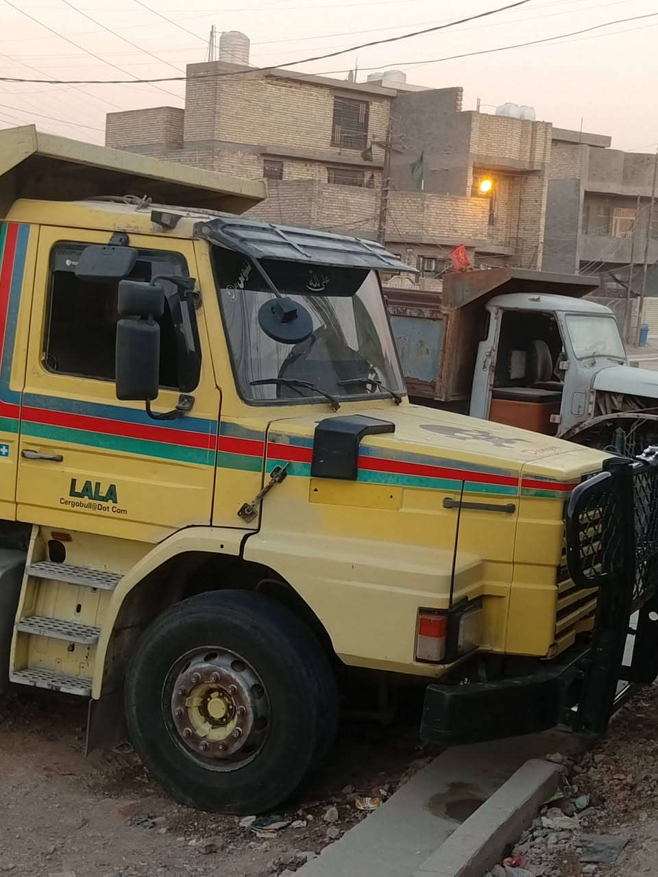 سكانيه للبيع 113اصل موديل 91مكينه 13سوده 88لاصرف ولابخاراكسن مشيف تخم تاير للستفسار ***********
