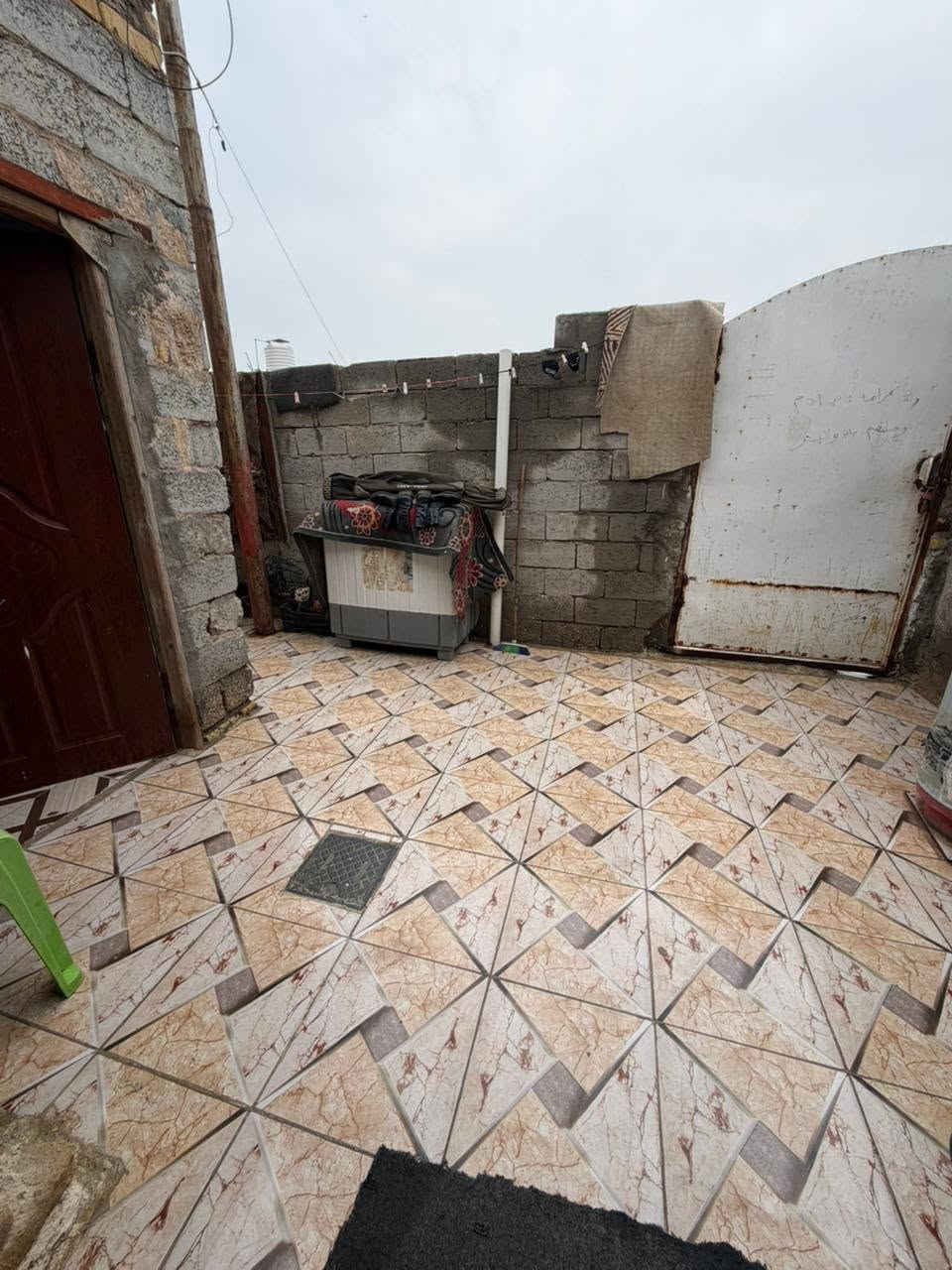 السلام عليكم 
يتوفر بيت زراعي مساحة  150 زراعي مكاتبة فقط. 
يتكون البيت من 3غرف وصالة ومطبخ وصحيات وطارمة واساس ستقبال السعر 16مليون
كافة الخدمات متوفرة
منطقة الجربوعية الاولى منطقة سيد ستار


**إذا كنت صاحب هذا الإعلان وتريد حذفه لأي سبب، رجاءا أرسل رسالة إلى الدعم الفني**