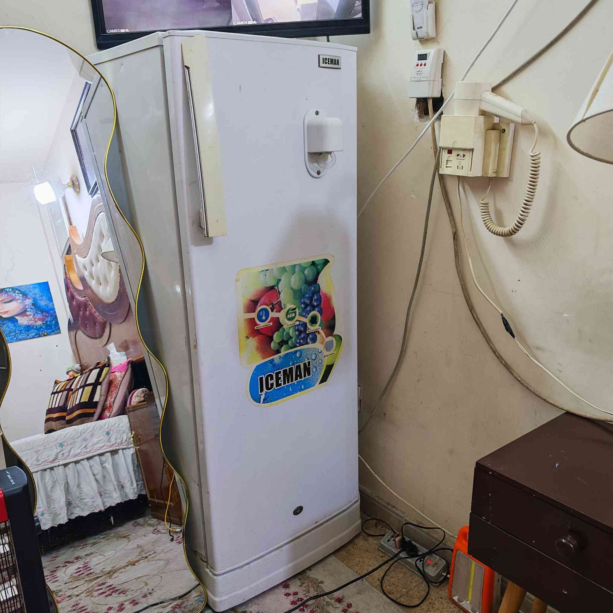 ثلاجات جدد الحجم 12 قدم الوحده 75 مجمده السعر 90 مجرات صاج قفل 40 ليحب يتصل ***********
