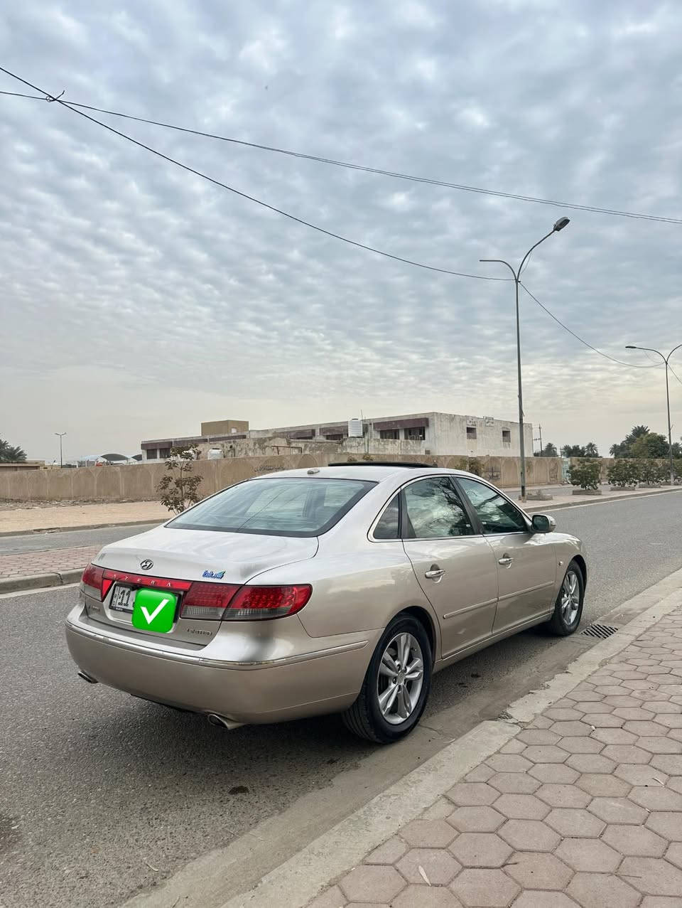 السلام عليكم للبيع هونداي ازيرا 2007 وارد كندي كلين السيارة بدون حادث بدون ضرر السيارة مصبوغة حزام اثر الجراد  وعل ايدي صبغتهة والصور قبل الصبغ موجودة عندي رقم بغداد سيارة جاهزة مكينة 3300 مكينة كير مكفولات تخم تاير جديد ويلكب جديد السيارة فول مواصفات فتحة كشنات جلد كشنات كهرباء شاشة تحكمات اشاير بل مري بردة خلفية وباقي المواصفات معروفة السيارة لمتد فول مواصفات السعر 86 ورقة وبيهة مجال مكاني بغداد للاستفسار عل الرقم ***********
