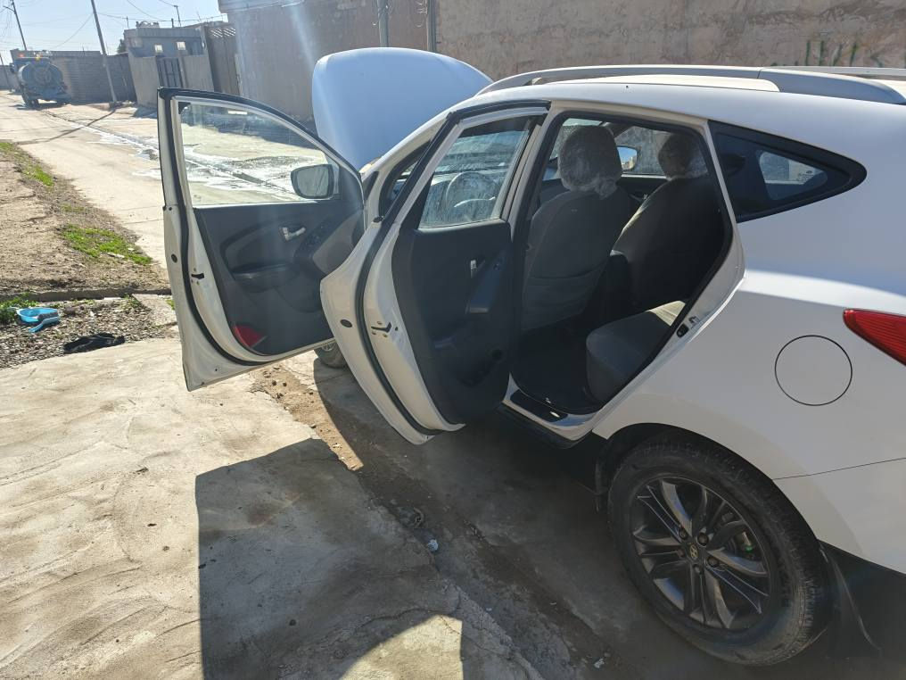 سلام عليكم اخوان تكسون 2012 للبيع سيارة كير محرك شرط ما مفتوح سنوية هزه رقم جديد شرط تحويل سيارة بسمي بي ربع باب نفر صبغ او بي تعديل بارد سونار موجود سيارة مال بيت 
سعر 142 بي مجال 
رقم الهاتف *********** 
عنوان موصل الحمدانية, نينوى
