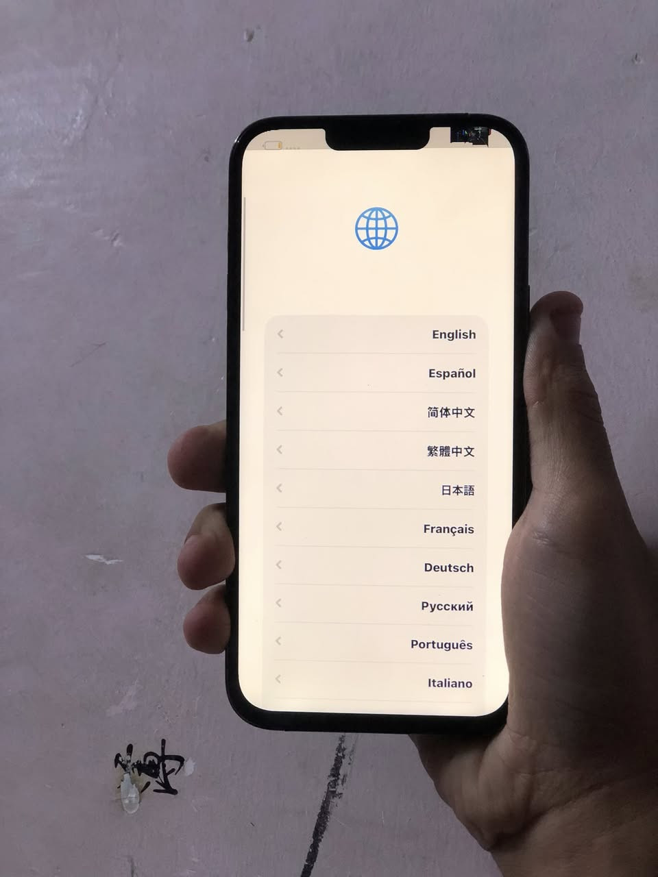 سلام عليكم 
ايفون 13 برو ماكس قافل ايكلود
نضيف مبدل فقط شاشه 
ذاكره 256 
س 275 قفل و مراوس ب ايفون فقط 
مكاني بغداد الدوره ***********
