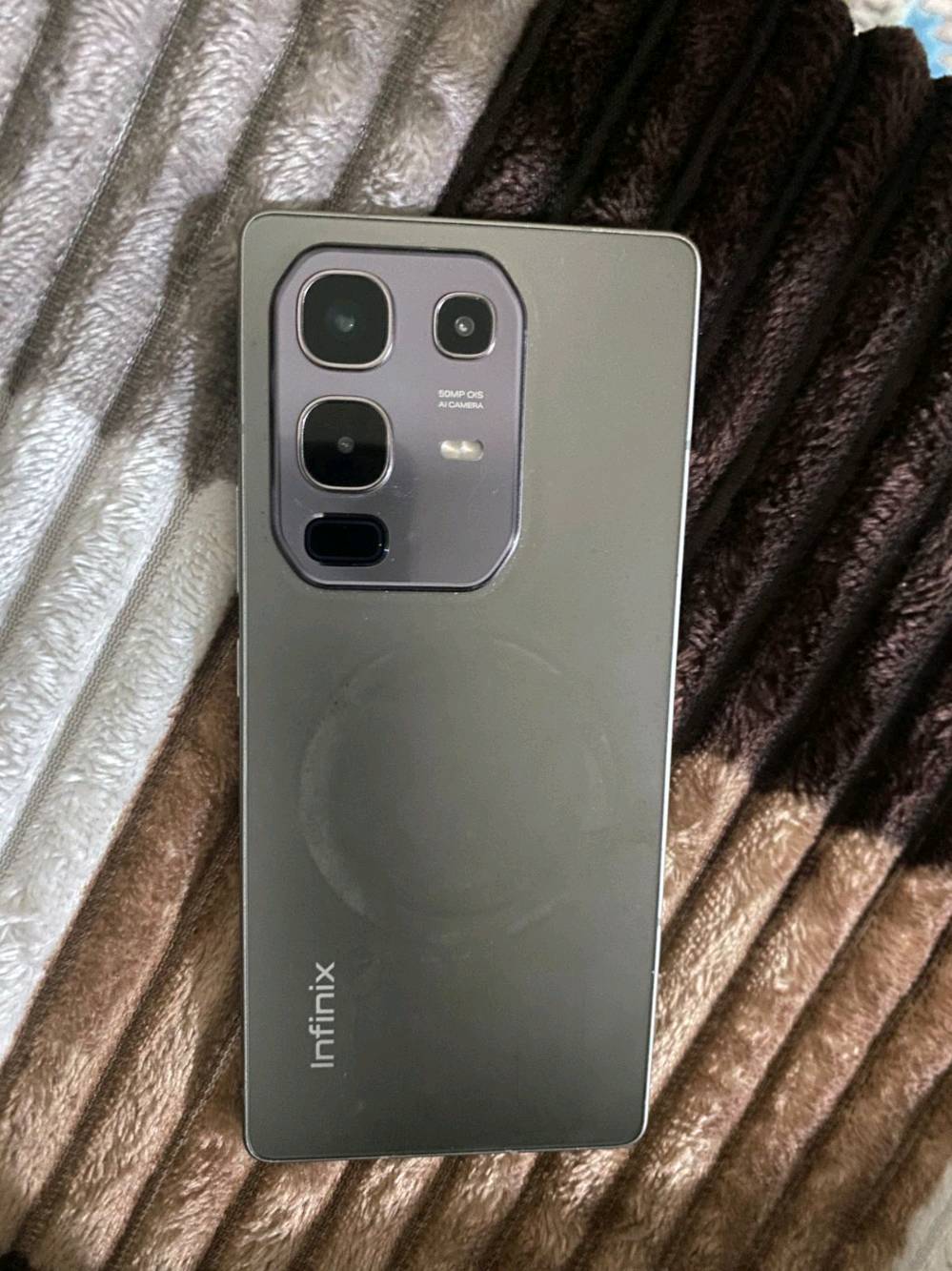 انفنكس نوت 50 ذاكره 256جهاز جديد استعمال قليل بطاريه ٩٩ووياه كارتونه وشاحنه العنوان بغداد حي صدام السكني مقابل حي الجهاد