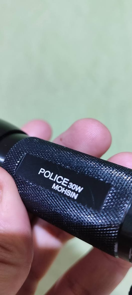 🔥💯مصباح يدوي (كشاف) police 💯🔥

- مصباح يدوي أحادي الوضع بضوء أبيض .

- يأتي بقدرة 30W .

- يعمل بثلاث بطاريات AAA.

- يحتوي على زر تشغيل في الخلف باللون الأخضر ويأتي مع حبل يدوي لسهولة الحمل.

- يحتوي على مفك لتركيز الاشعاع(التحكم بقطر الاشعاع الخارج) .

- العلبة محمية من الرطوبة ومصنوعة من الألومنيوم المؤكسد، مما يجعلها متينة للغاية وخفيفة الوزن.

- يبلغ طول المصباح 11 سم، وقطر الجزء الأمامي 3.2 سم، وقطر المقبض 2.5 سم، مما يسمح بوضعه في أي جيب بسهولة تامة.

- مدى الاشعاع 50 متر .


**إذا كنت صاحب هذا الإعلان وتريد حذفه لأي سبب، رجاءا أرسل رسالة إلى الدعم الفني**