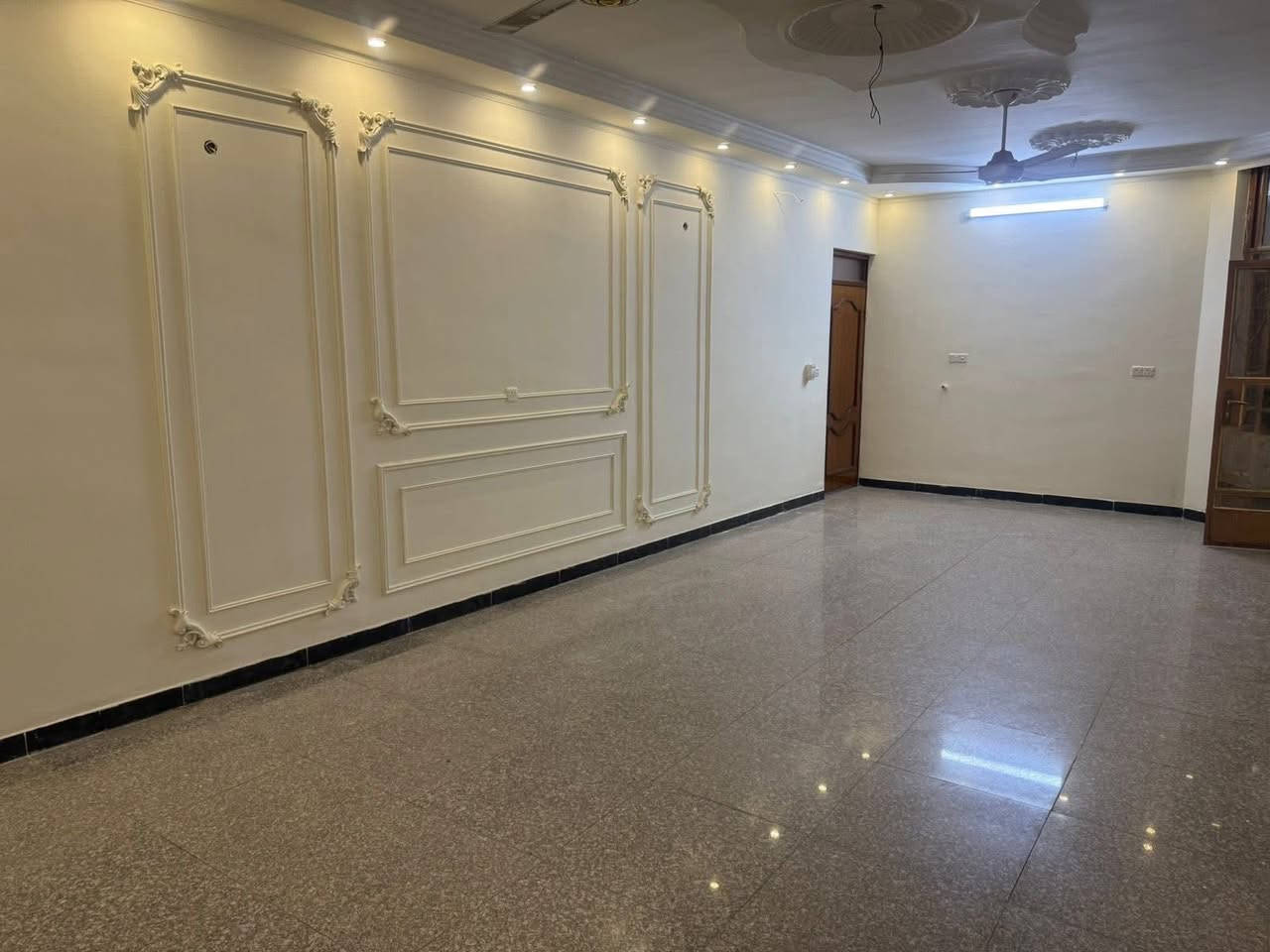 🏠 البيت للبيع
الجزيرة السياحية /الفحامة
 
بناء طابوق درجة اولى /مساحة320م

عرض الشارع 10م تبليط جديد ومجاري

يبعد 20م عن الشارع الرئيسي التجاري المدارس والمستوصف ومركز الشرطة.

سند 25طابو الاعظمية—ملك زراعي صرف

المواصفات :
🔸5غرف نوم
🔸كراج /حديقة كبيره
🔸استقبال واسع 
🔸مطبخ حار /وبارد
🔸بيتونه كبيره
🔸سطح كامل 

✨بيت مرتب …..موقع راقٍ……سعر منطقِ

للاستفسار:***********
