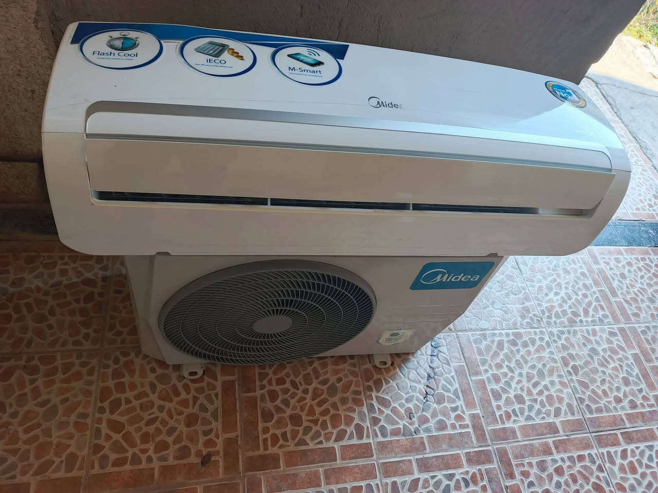 ميديا طن  انفيرتر يشتغل ٣ انبيريه عله وظع الشركه شرط غاز مقفول غاز 410 شركه وظمان عل تشغيل للتواصل ***********
