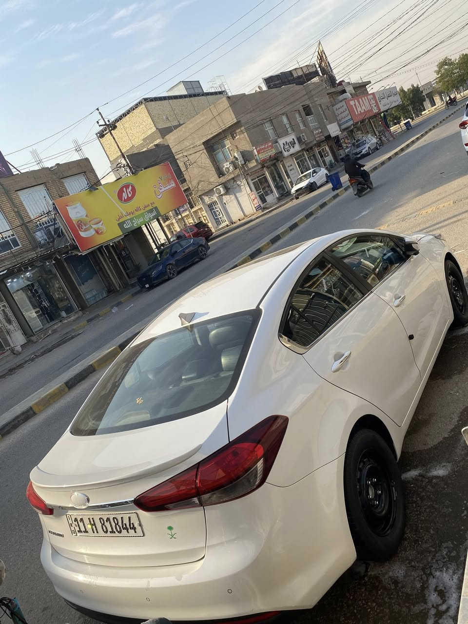 سيراتو 2017 ايراني vib فول 1/1 رقم بغداد باسمي سنوية جديدة 
محرك 2000 دوش
فتحة سقف بصمة تشغيل 
مري شفط كراسي جلد وكهرباء
+ تدفئة وتبريد الكراسي ولستيرن 
نقاط عمياء + شفتات ستيرن ومثبت سرعة كروز وشاشة اعطال وضعيات قيادة eco+ sport
تبريد قطعتين 
لد امامي وخلفي + ترحيب 
بيهة فقط البنيد مصبوغ اثر طخة خفيفة بدون اي داخل شرط 
ملاحظة السيارة جاهزة من كلشي 
السعر المطلوب 145 وبيهة مجال للشراي مكاني نجف حي ميسان ***********
