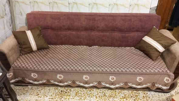 تخم تركي 10 مقاعد 
نضام سرير ومخزن للبيع 
مكان بغداد الجديده 
سعر 350 
***********
