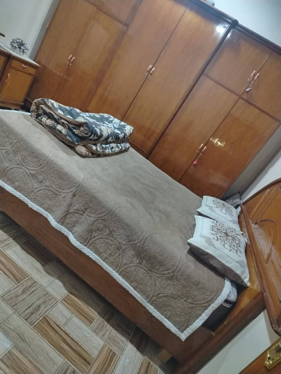 السلام عليكم غرفه نوم للبيع خشب صاج
ناجرهه 3 ملاين ونص 
رايدهه بمليونين 
وبيهه مجال قليل 
مكاني البصره 
للتواصل وتساب 
***********
