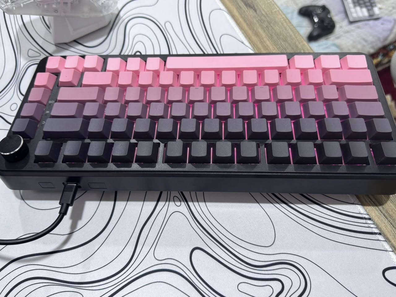 كيبورد ميكانيكي RGB جديد للبيع 🔥
 • نوع: كيبورد ميكانيكي (75%)
 • إضاءة: RGB متعددة الأوضاع 
 • اتصال:
✔ واير (USB-C)
✔ بلوتوث
 • بيه زر دايل للتحكم بالصوت 🎚️
 • حالة: نظيف جدًا استخدام خفيف
 • مناسب للألعاب والكتابة ويجي ويا القالعه مالته
Yellow switch سوتش اصفر 

📌 ملاحظة: ماكو دنجل (يشتغل واير أو بلوتوث عادي)

💰 السعر: (35وبي مجال)
📍 الموقع: (الحله)
📩 للتواصل خاص


**إذا كنت صاحب هذا الإعلان وتريد حذفه لأي سبب، رجاءا أرسل رسالة إلى الدعم الفني**