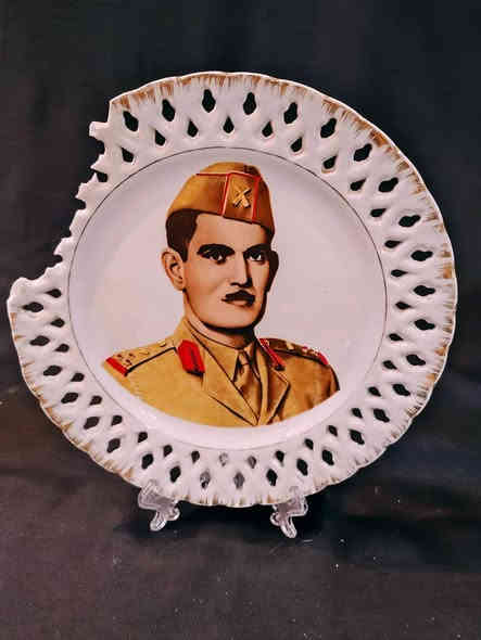 مواعين فلكري لزعيم الفقراء عبد الكريم قاسم 
اثنان قياس 20 سم احدهما يشكو من ضرر واثنان قياس 15سم شرط قديم وليس جديد  
للإستفسار الاتصال على رقم الصفحة واتساب ***********
يوجد توصيل لكل المحافظات
