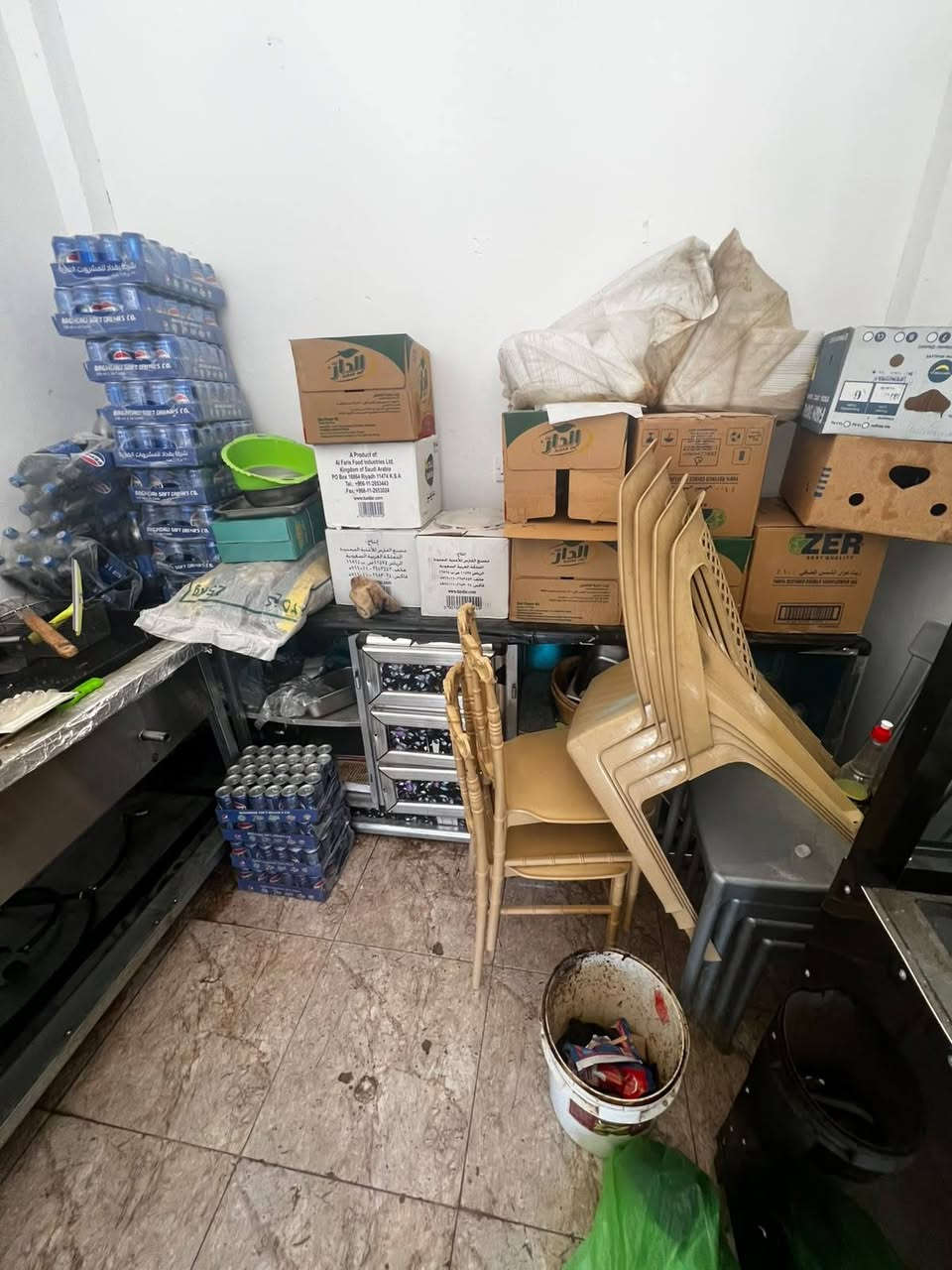 سلام عليكم
عندي غراض مطعم مال فلافل 
كله جديد تكدر تجي شوفهم مستخدمات شهر 
طباخ فلافل 225
ميز الالمنيوم 3متر 50
جام خانه هيه ميز مالته الالمنيوم 150
كابسه صاج ع غاز 100
عارضه مقبلات 100تشتغل 
هويه بعد شغلات كراسي تخته سجاجين شنو عندك نقص مال فلافل موجود عندي تمام بس خابر
*********** موجود ديالى بعقوبة تقاطع القدس دور زراعه
