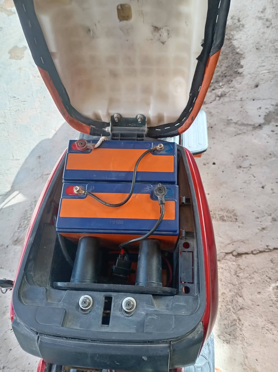 سلام عليكم ورحمة الله وبركاته دراجه شحن للبيع الموديل 2025 5بطاريات فول نظافه السعر 450 بي مجال العنوان ديالى بعقوبه رقم ***********
