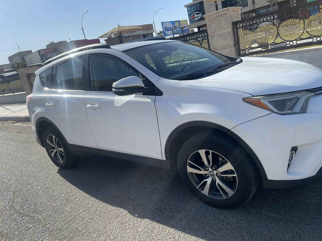 تويوتا راف 4
موديل 2018
مواصفات XLE
ماشيه 134,000KM
-فتحه
-بصمه
-رادارات جانبيه
-مثبت سرعه
-تحكمات ستيرن جهتين
شادله لايت زينون
السعر 160$ وبيها مجال
رقمها واسط تحويل ثاني يوم
‏‭0771 110 0933
‏‭0780 515 8802
