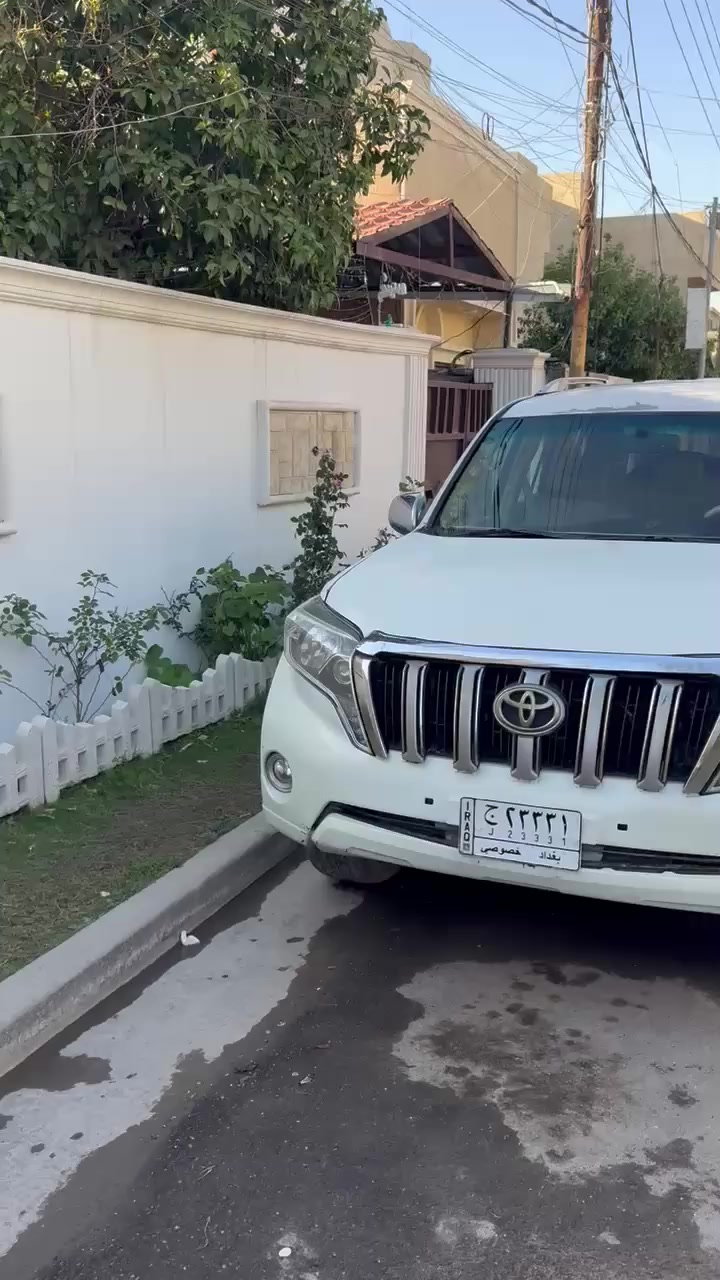 سلام عليكم برادو ٢٠٠٨ حادث من الامام محدثه ٢٠١٧ سياره حلوه مكينه بيها بخاز خفيف عنوان بغداد السعر ميه وعشره وبي مجال للشراي 
رقم     ***********
