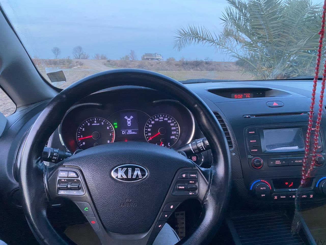 سيراتو موديل 2015
بيه قطعتين صبغ بدون دواخل
السعر 113بيه مجال
مكاني واسط الزبيدية 
***********
