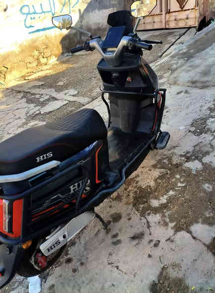 سلام وعليكم دراجه لبيع دراجه سكنس ماكس جبلي شحن تمشيك 90 كيلو ملف 3000  . 6بطاريه سرعه حقيقي 115   سعر مليون وربع رقم ***********
