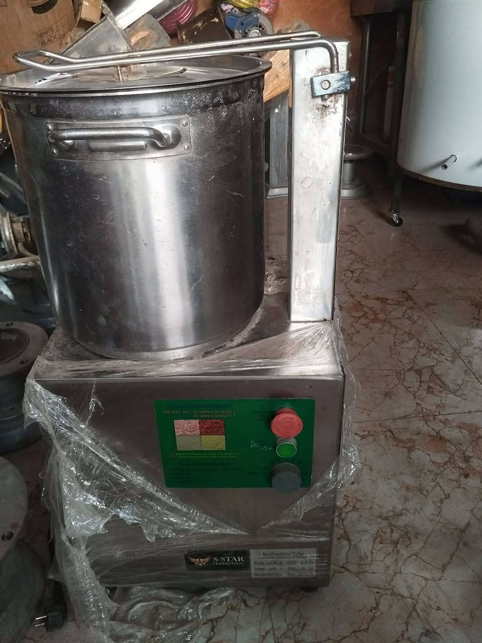السلام عليكم
غراض للبيع نظيفات جدا وشغالات 

طاوليات مزرفات نظيفات جدا استعمال قليل جداا

عربايين 

عجانه تركيه لولبيه نظيفه جدا وشغاله 

خلاط حمص نظيف جدا وشغال 

***********
***********

