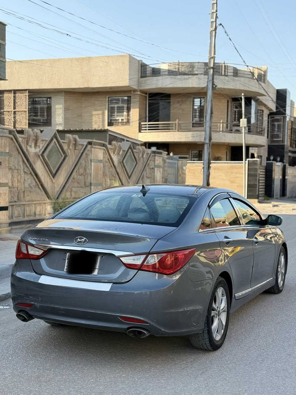 السلام عليكم سوناتا موديل 2011 وارد امريكي بيها فقط قطعتين بدون دواخل فول موصفات محرك 2400  رقم بغداد سعرها 92 وبيها مجال 
***********
